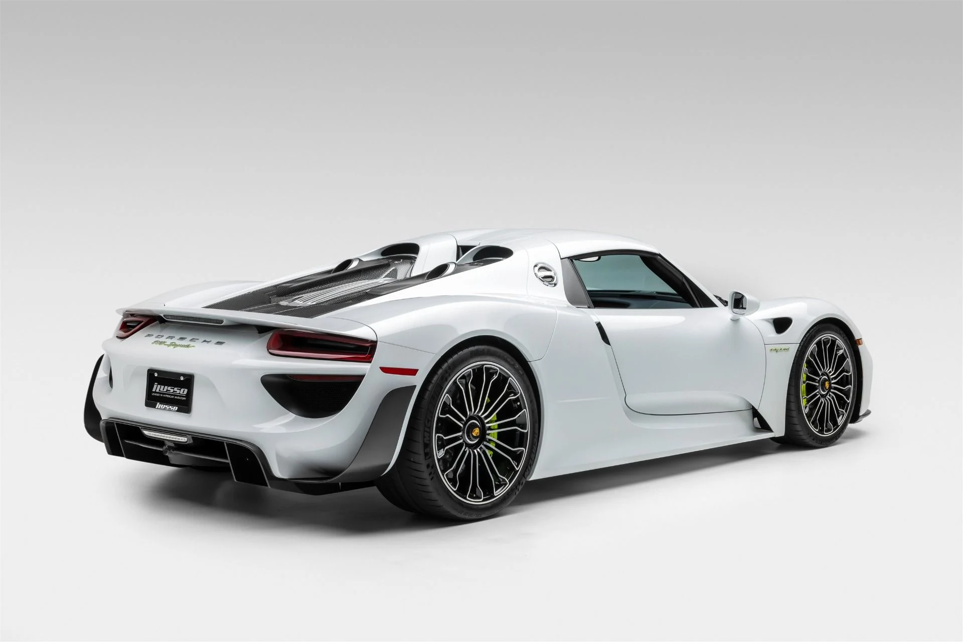 mph001_2409853227_Used_2015_Porsche_918_Spyder_1740676476_8e03416fcf