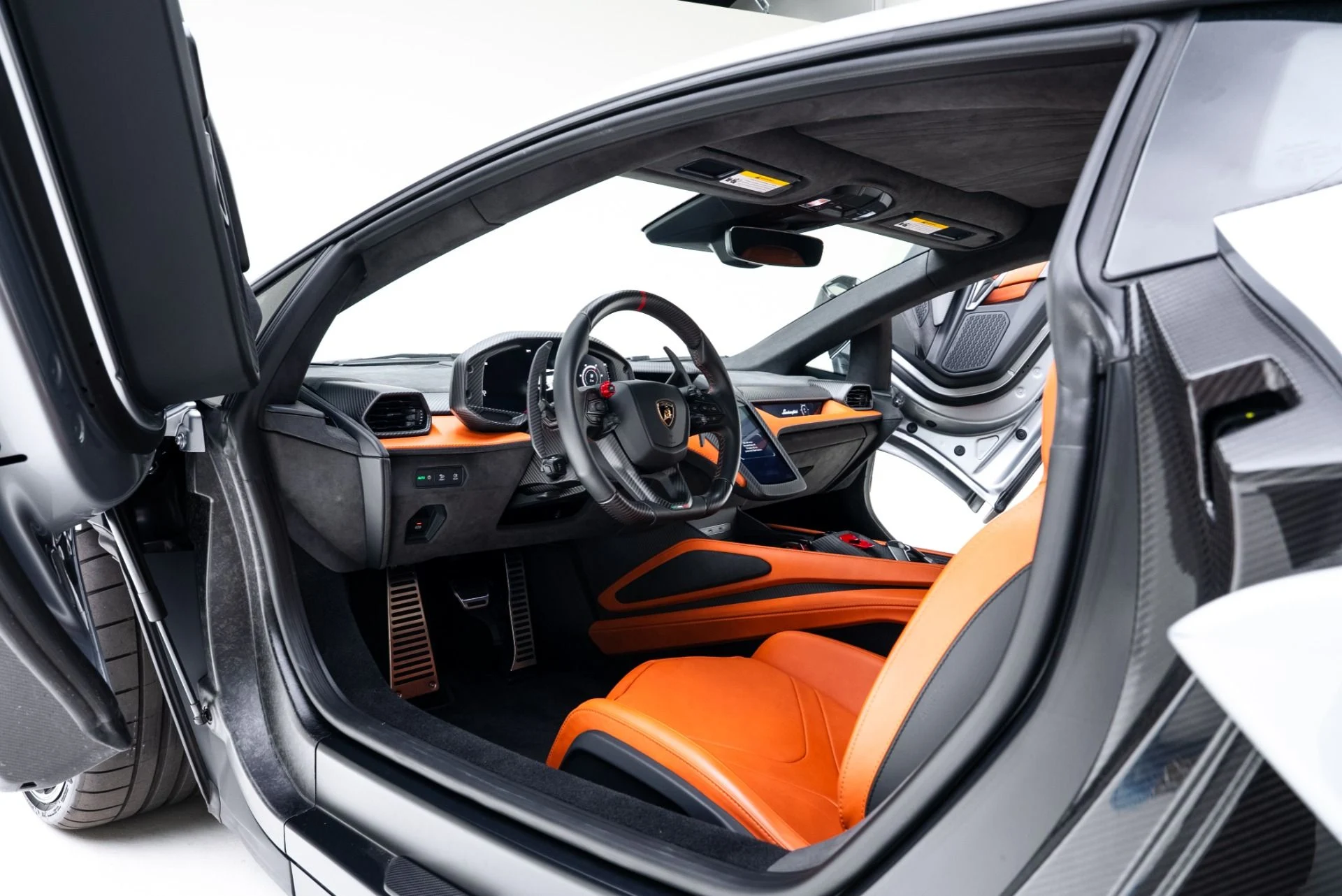 mph001_2417806378_Used_2025_Lamborghini_Revuelto_1770663111_ceaf913358