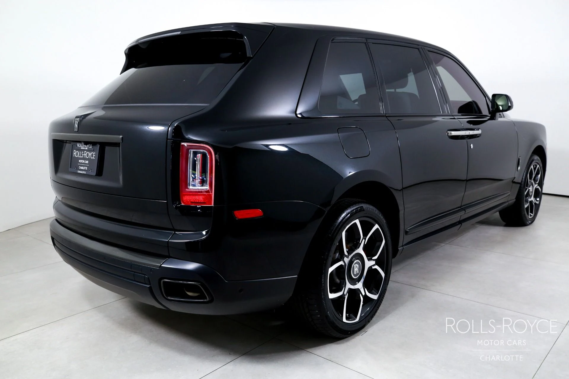mph001_2425009342_Used_2021_Rolls_Royce_Black_Badge_Cullinan_1781216710_aac391d140