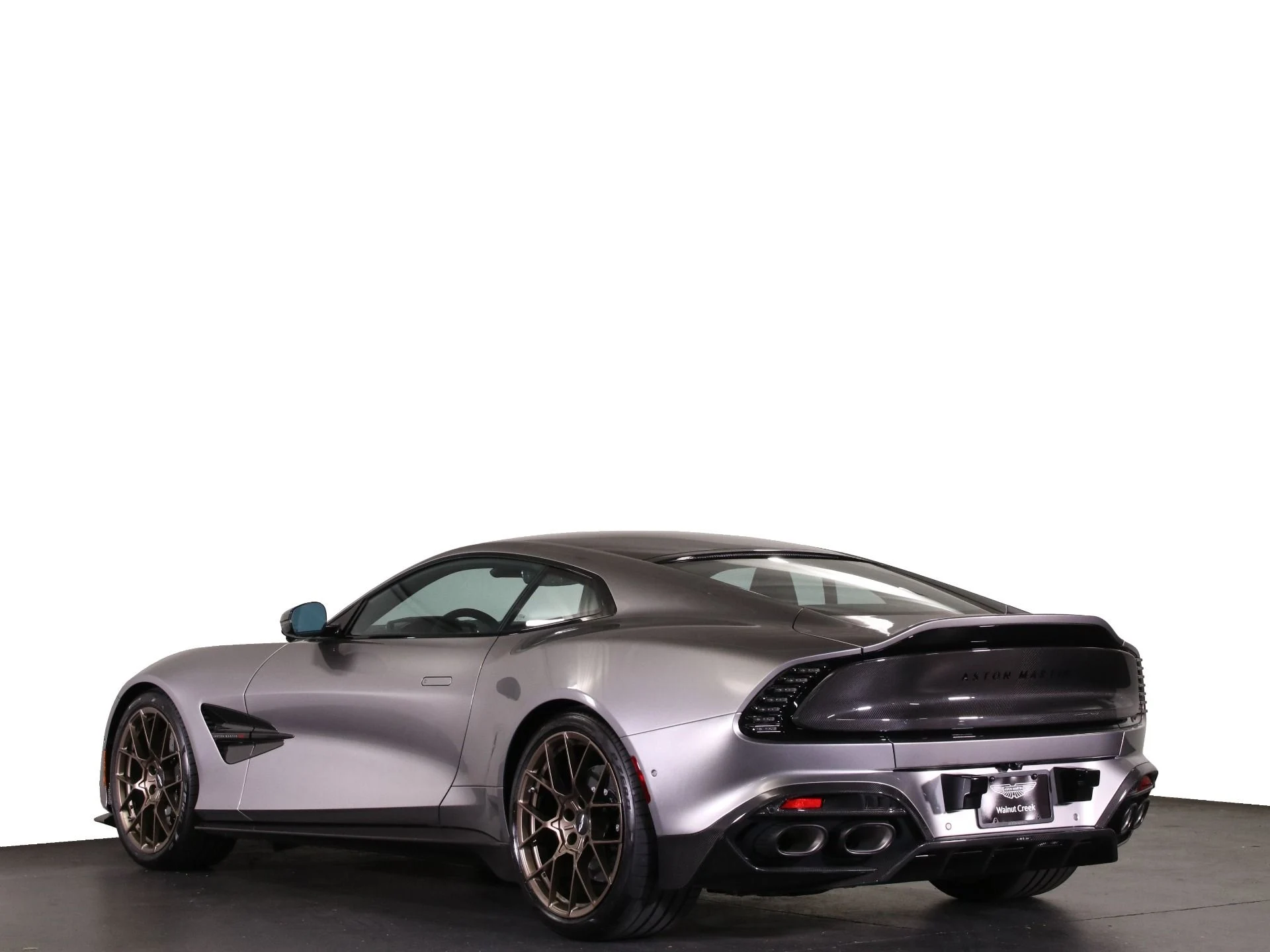 mph001_2426211513_New_2025_Aston_Martin_Vanquish_V12_1742253092_feb57ab285
