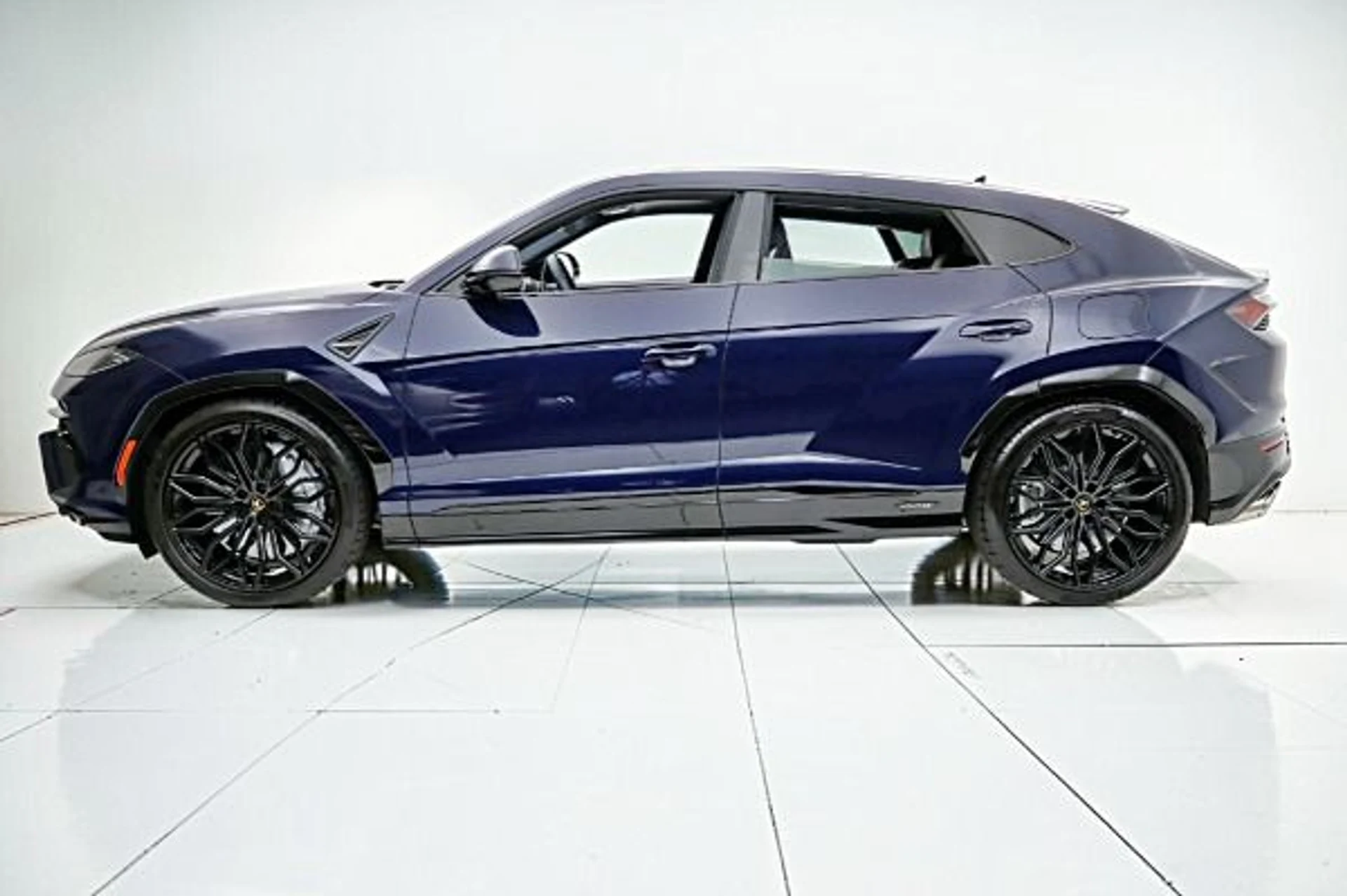 mph001_2434429106_Used_2025_Lamborghini_Urus_SELEASE_OPTIONS_AVAILABLE_3f61030978