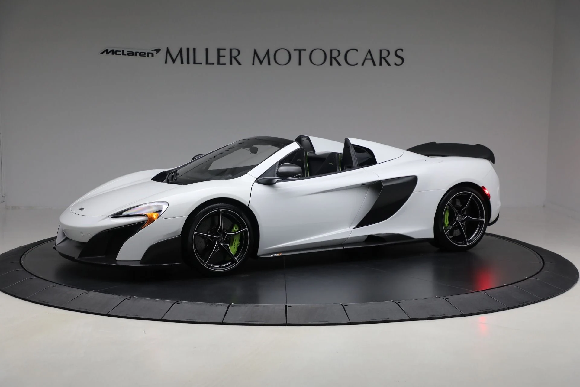 mph001_2437345845_Used_2016_Mc_Laren_675_LT_Spider_2eb6cef6c9