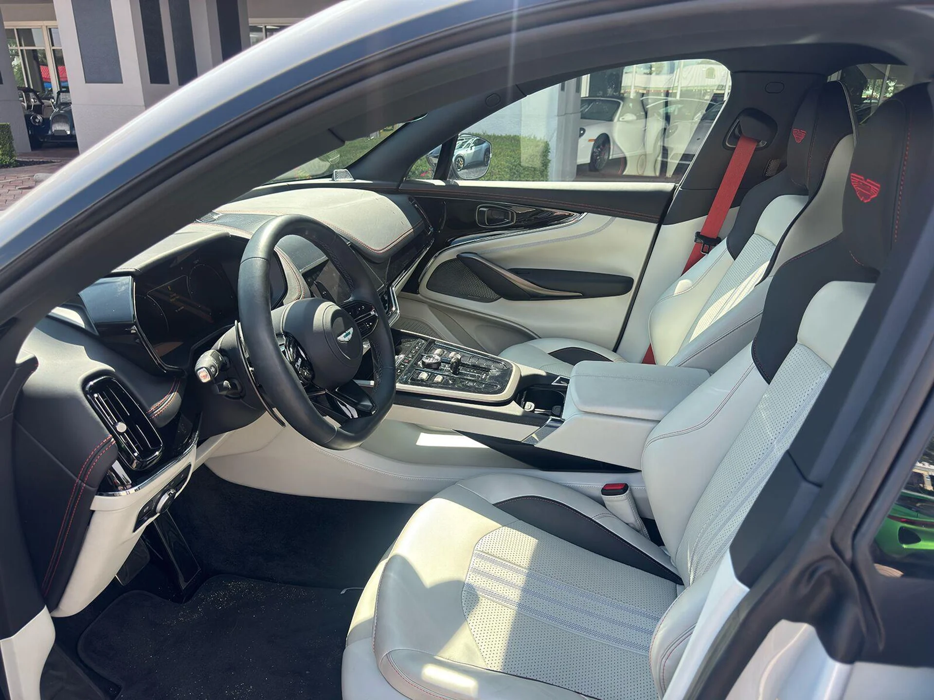 mph001_2440152698_Used_2025_Aston_Martin_DBX_707_1789654193_7383ccd002
