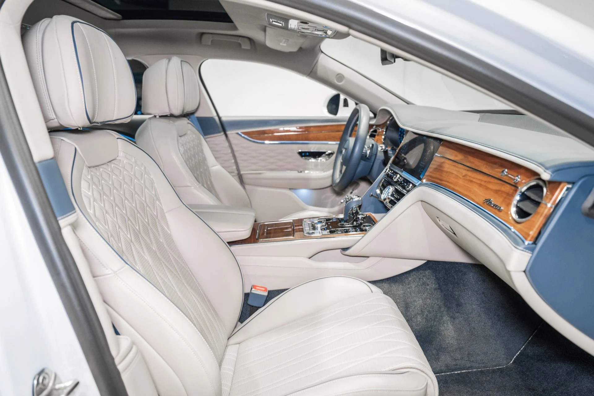 mph001_2444332113_Used_2023_Bentley_Flying_Spur_1772469545_ee8b8498b4