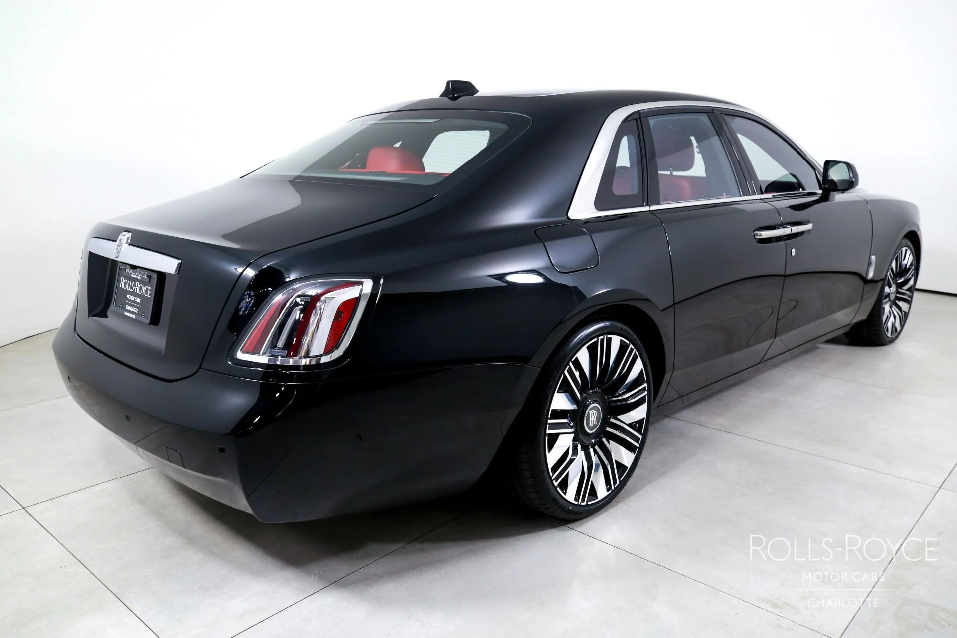 mph001_2454752534_Used_2025_Rolls_Royce_Ghost_1751386071_a0952ee400