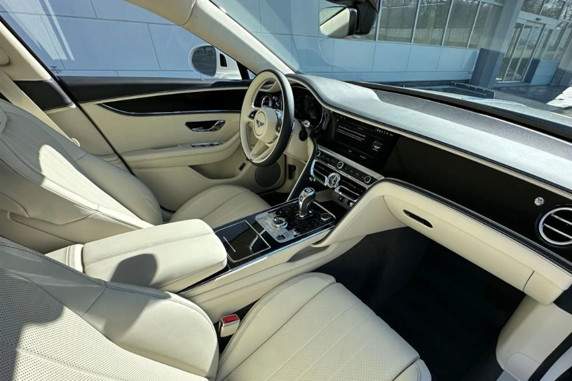 mph001_2454775725_New_2026_Bentley_Flying_Spur_1776258247_1e4aeed385