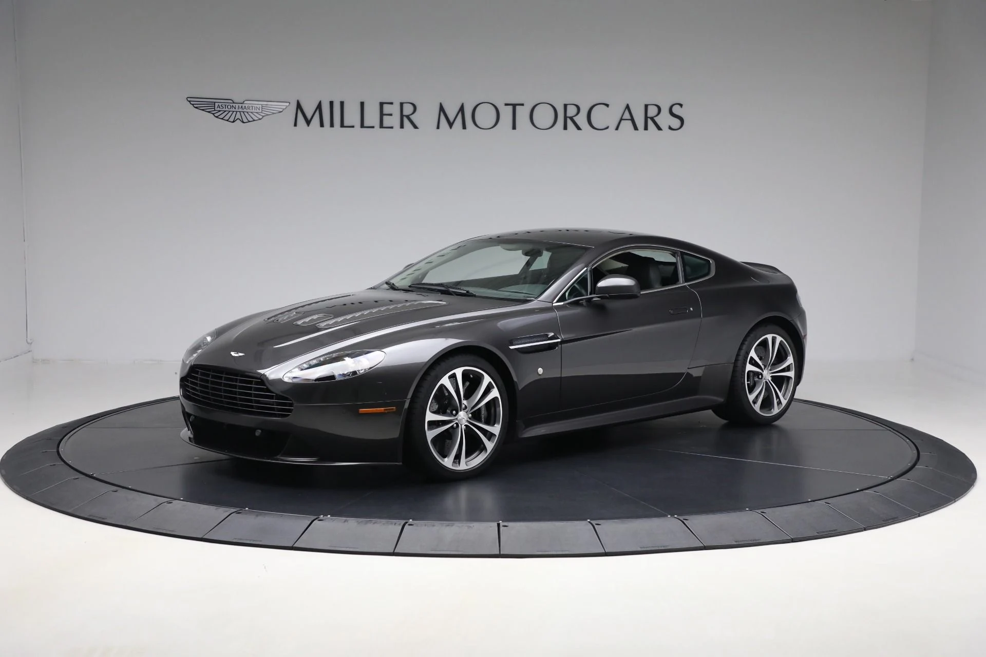 mph001_2456411930_Used_2011_Aston_Martin_V12_Vantage_6e1cfe3152