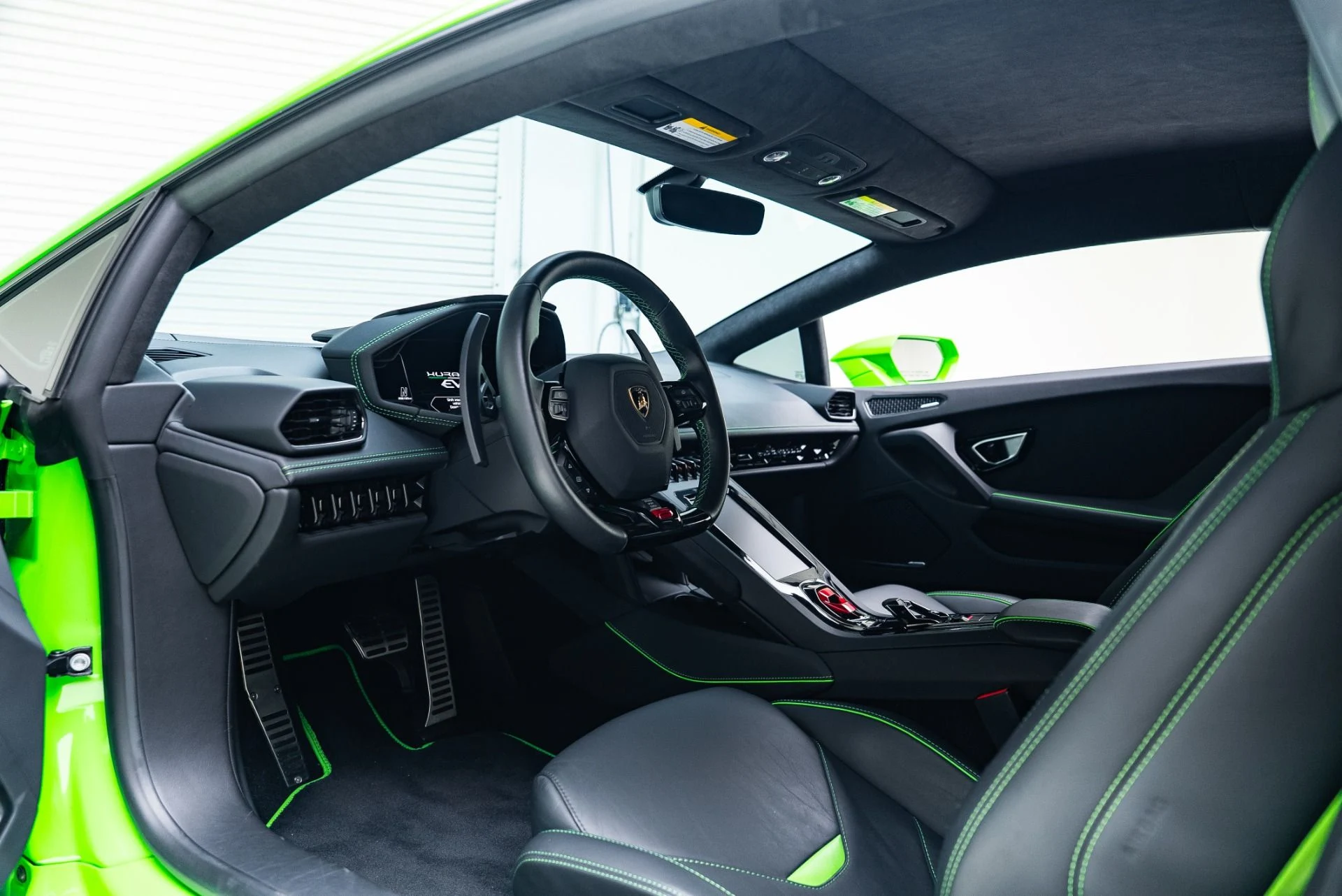 mph001_2457369747_Used_2023_Lamborghini_Huracan_EVO_1765473040_f50df55fe4