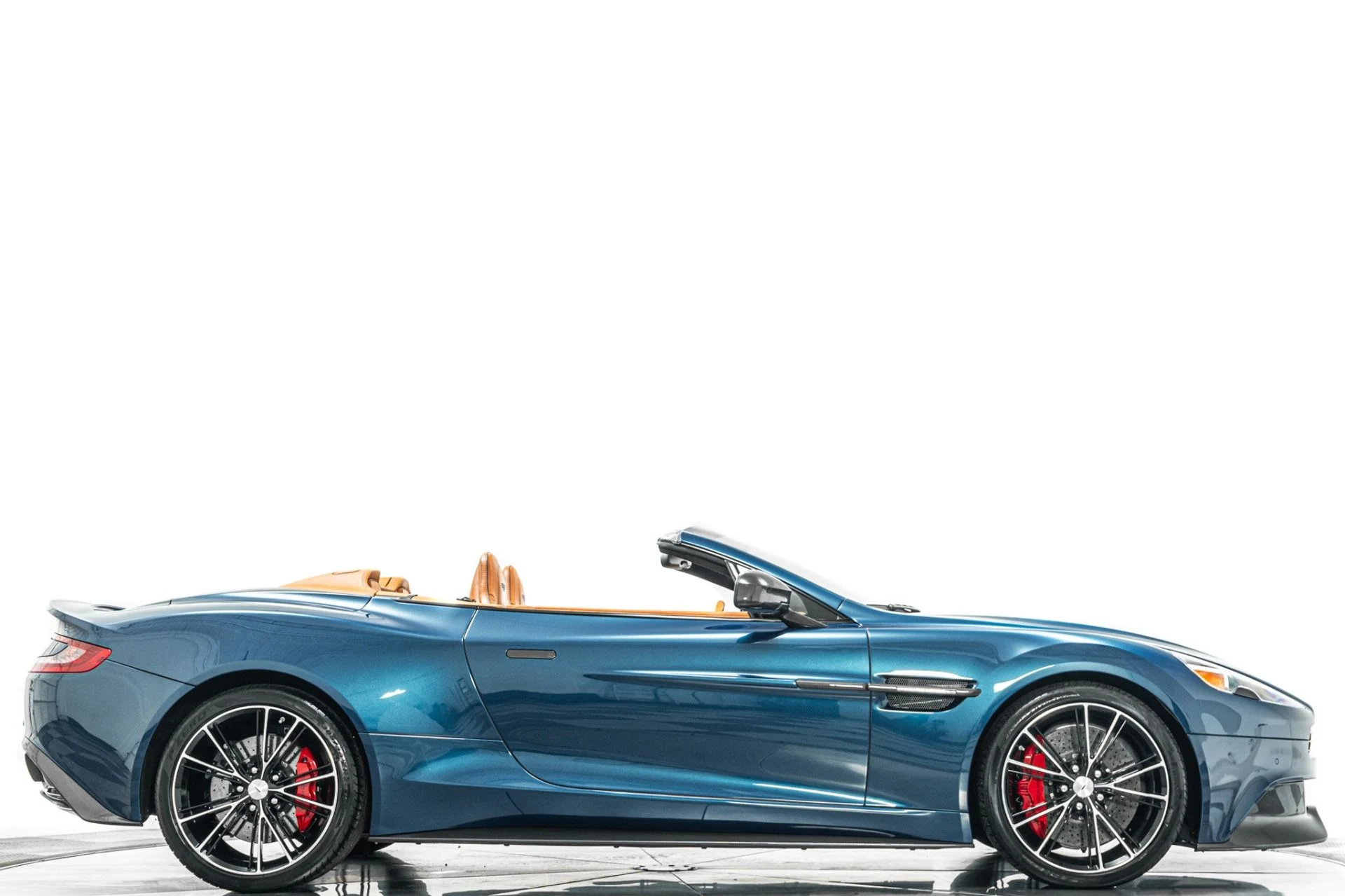 mph001_245765620_Used_2016_Aston_Martin_Vanquish_Volante_Low_Miles_Amazing_Color_Combination_1785262307_c698163674