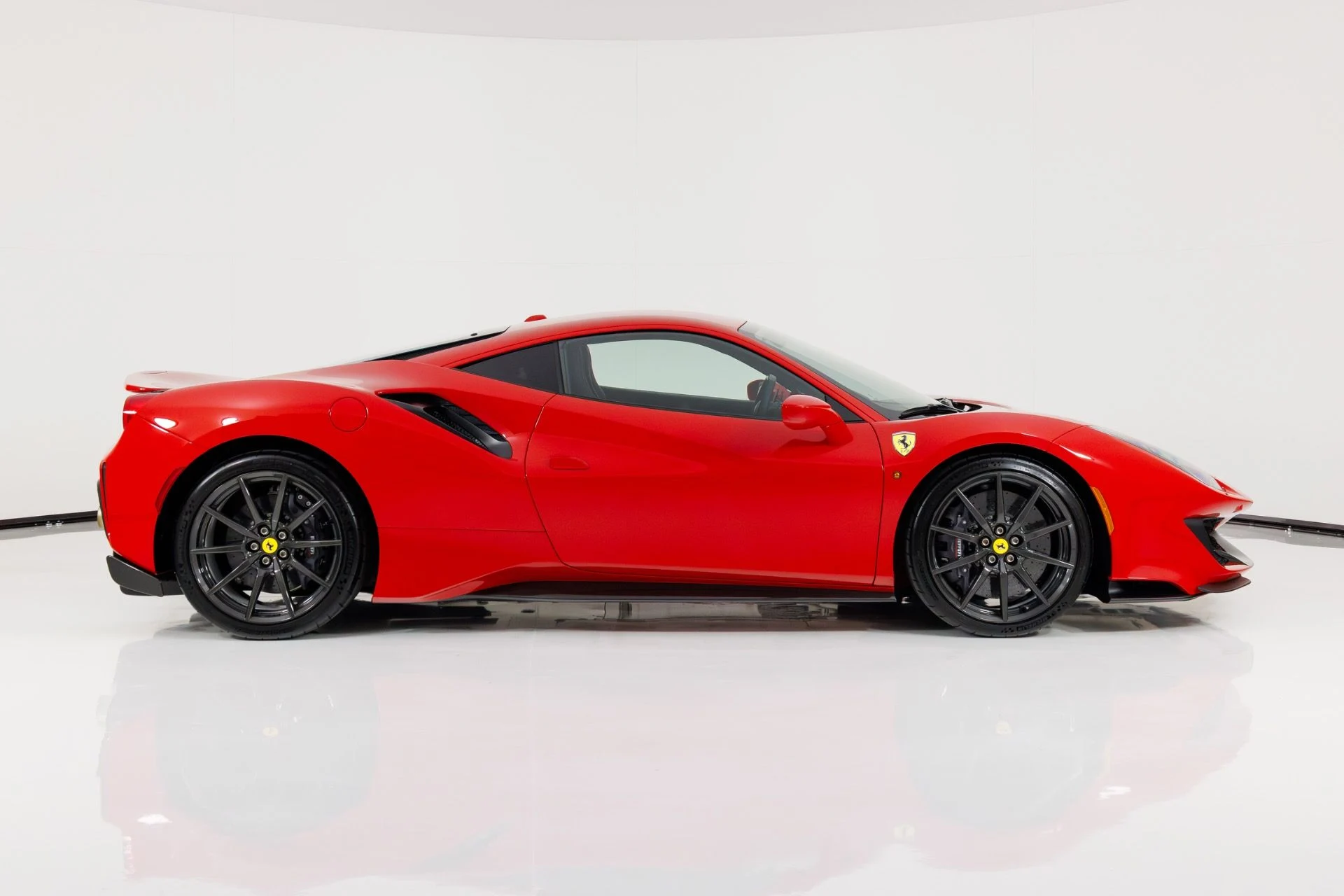 mph001_2470971433_Used_2019_Ferrari_488_Pista_1771977488_d967e06728