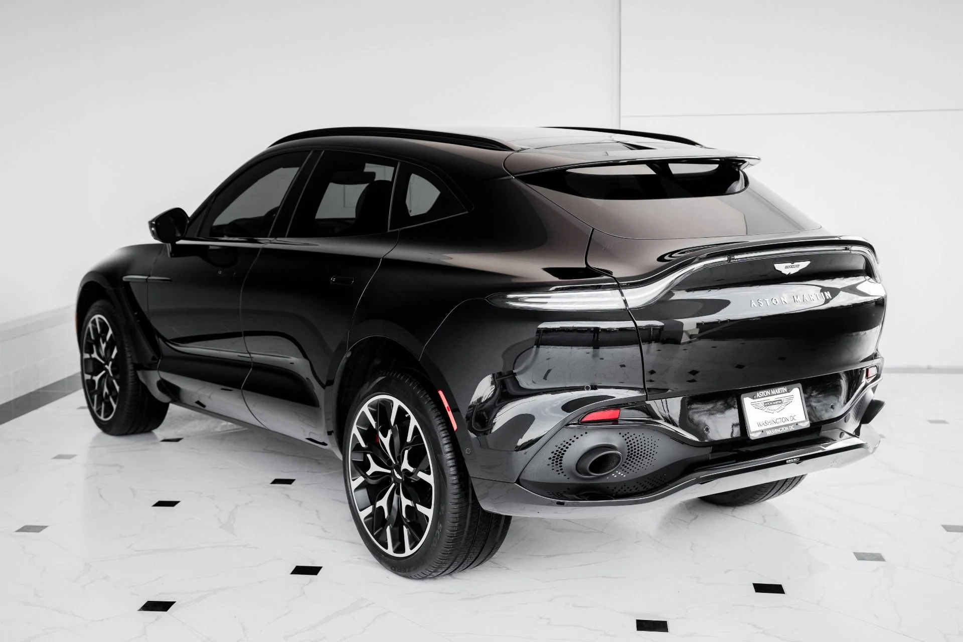 mph001_2473882584_Used_2022_Aston_Martin_DBX_550_1675796960_c120ad7fcd