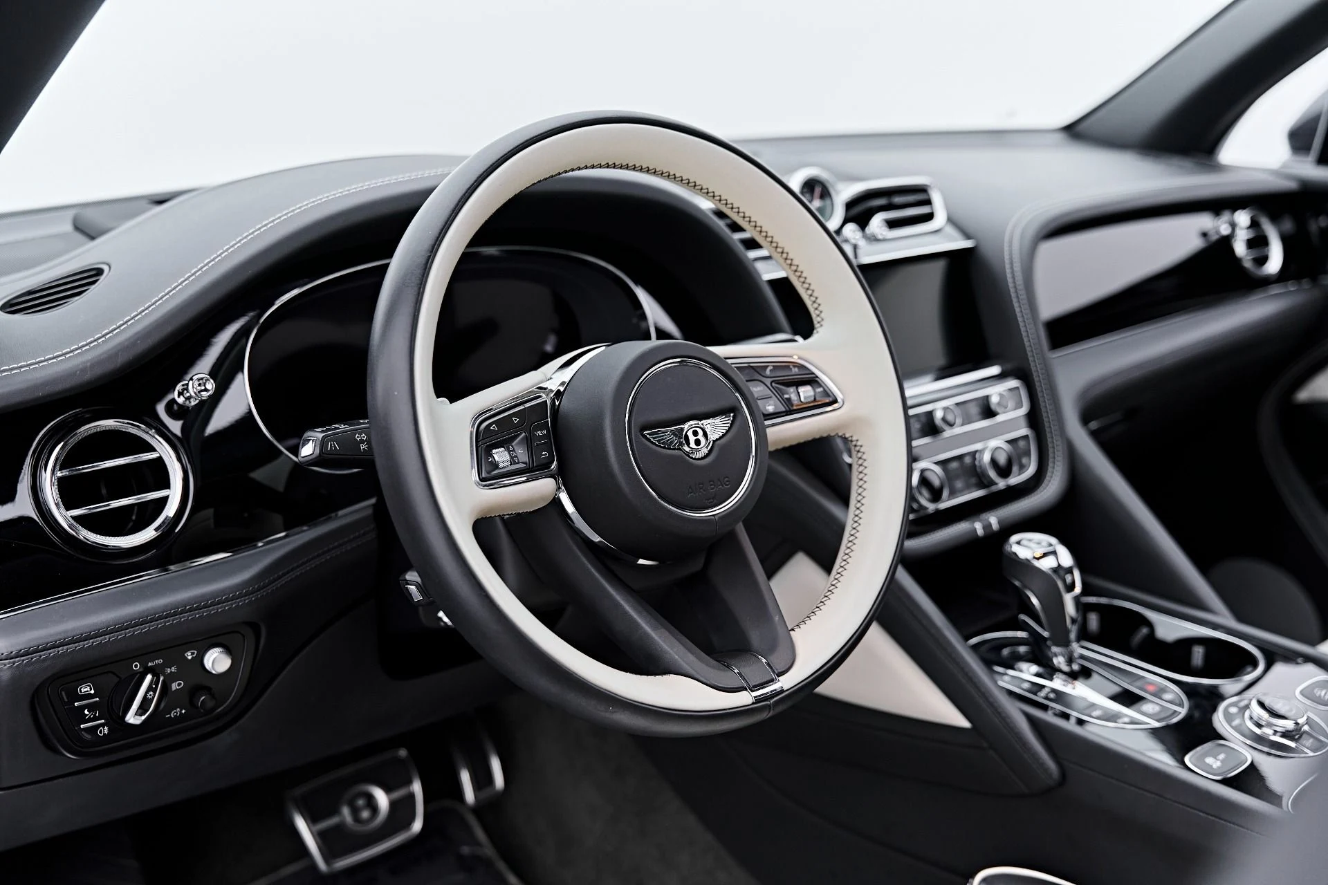 mph001_2487183278_Used_2022_Bentley_Bentayga_V8_1791935679_3188243e03