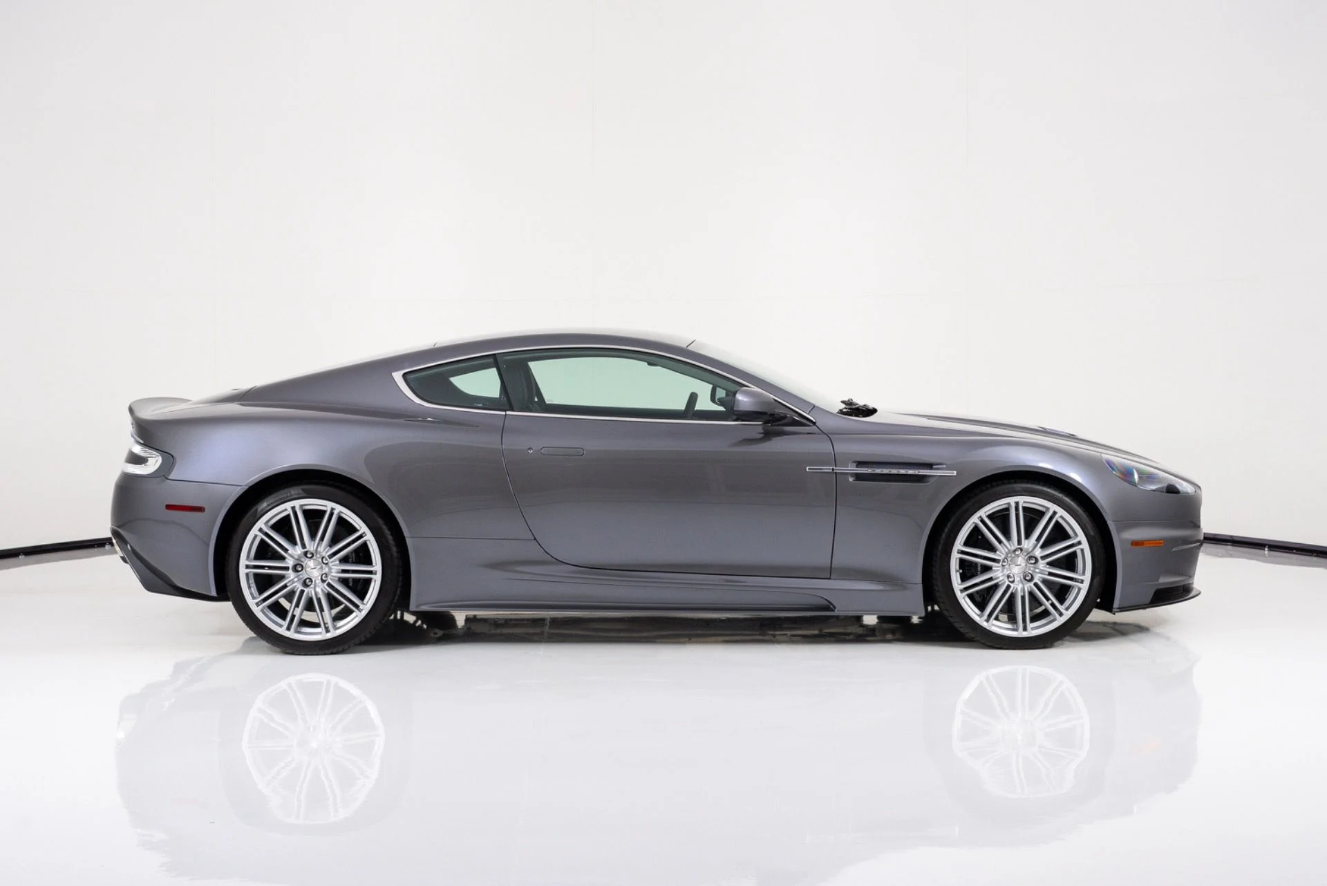 mph001_2491301826_Used_2009_Aston_Martin_DBS_V12_Manual_1782515507_051bcd0e5b