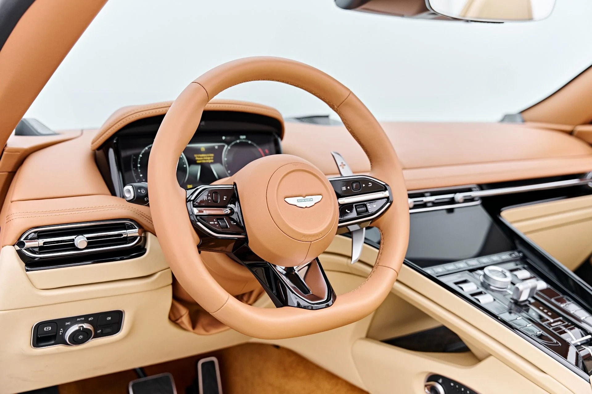 mph001_2494553461_Used_2025_Aston_Martin_DB_12_Volante_1791997190_2c296fb4d6