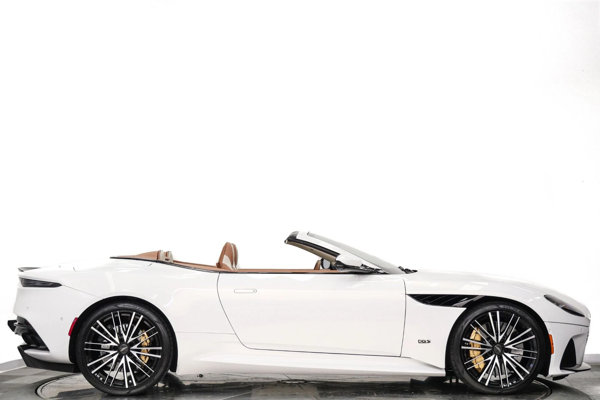 mph001_2501394125_Used_2022_Aston_Martin_DBS_Superleggera_Volante_715_Horsepower_Low_Miles_Two_Tone_Interior_1780071319_c03541f719