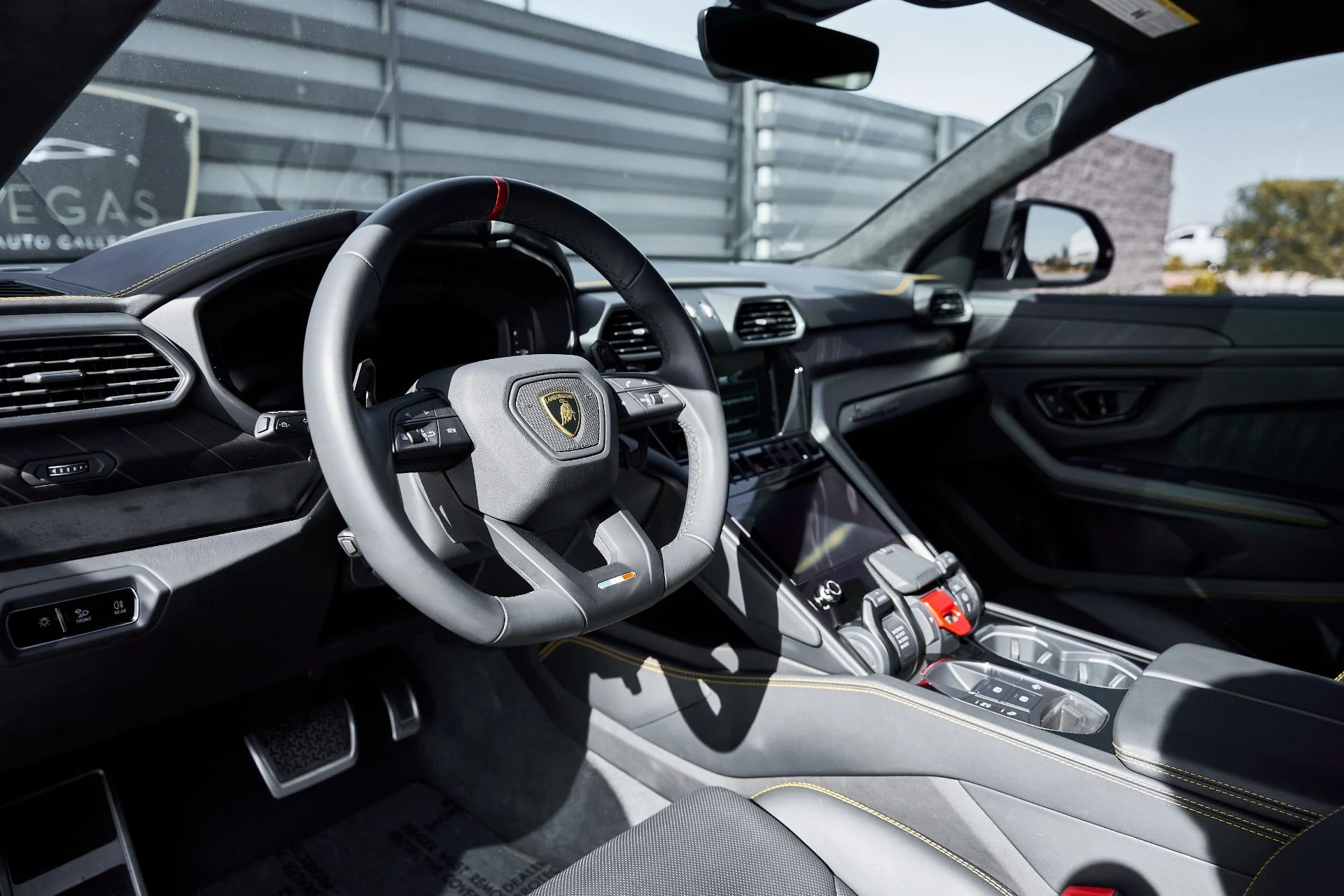 mph001_2502212547_Used_2024_Lamborghini_Urus_S_1770085815_ff9a0bf15e