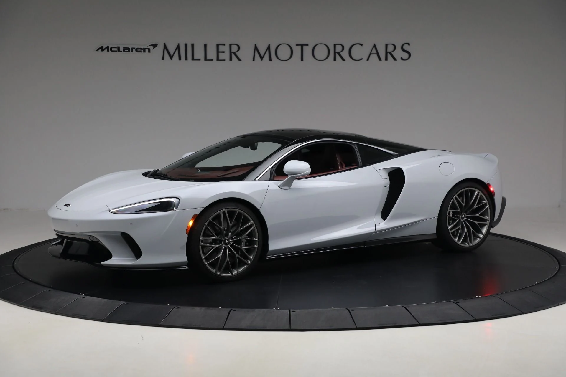 mph001_2512617476_Used_2023_Mc_Laren_GT_Luxe_5f65bc37e0