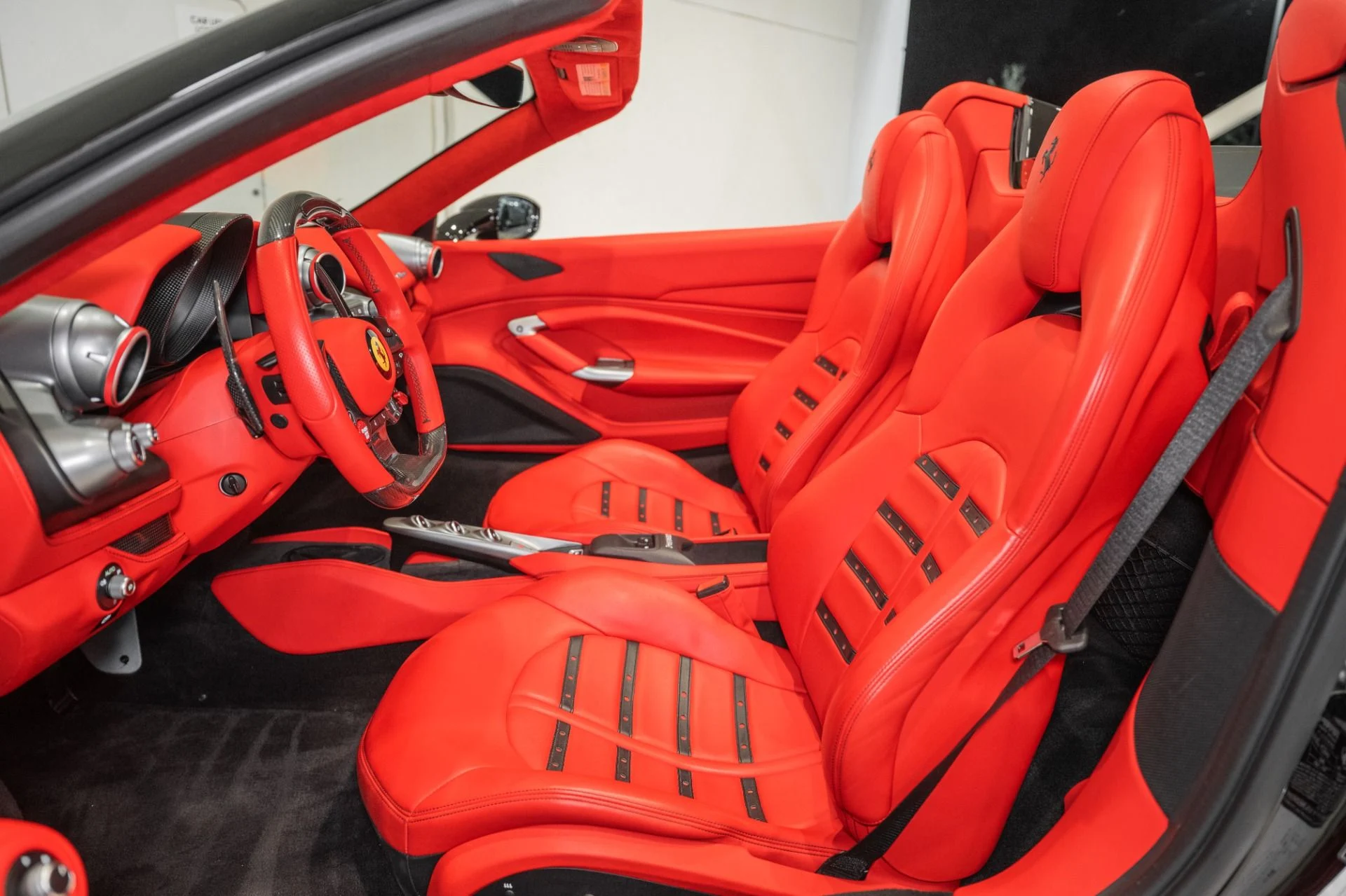 mph001_2521689670_Used_2021_Ferrari_F8_Spider_1788191759_9d90510457