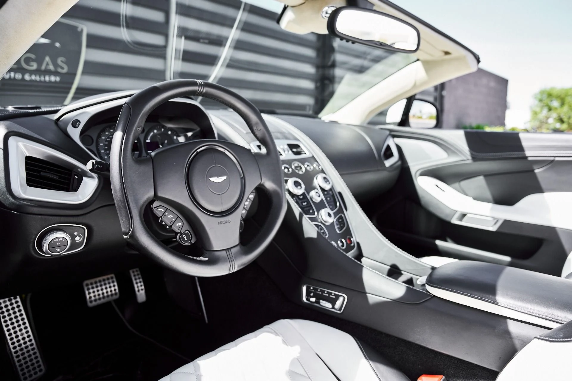 mph001_2524004285_Used_2017_Aston_Martin_Vanquish_Volante_1773797486_fe765c9d63