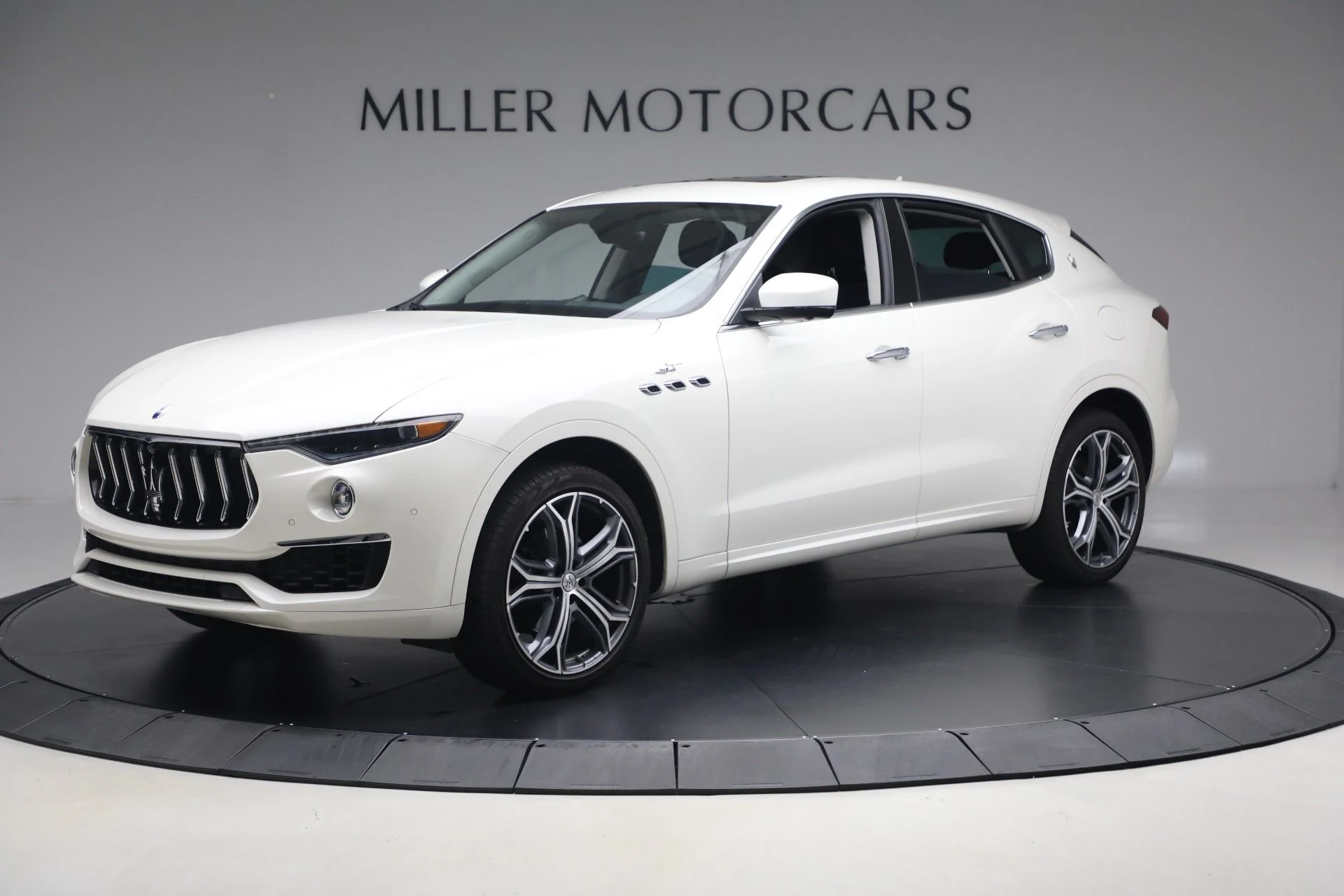 mph001_2530133400_Used_2022_Maserati_Levante_GT_1764079990_f8ed206b90