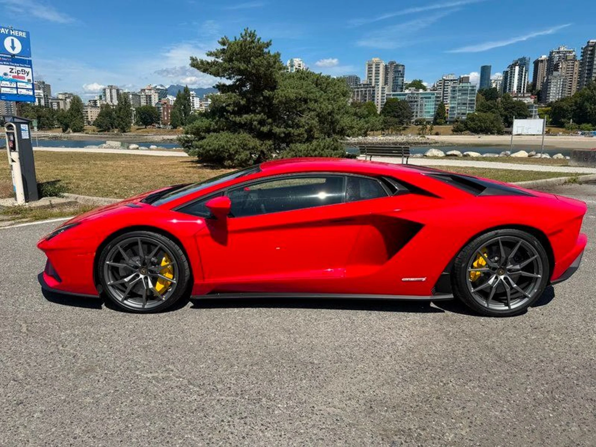 mph001_2532229233_38900624_08642_2018_lamborghini_aventador_002_43905bce62