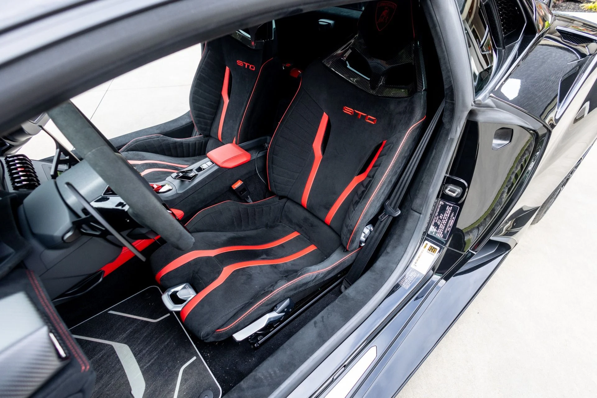 mph001_2535579254_Used_2021_Lamborghini_Huracan_STO_1781723231_d607551841