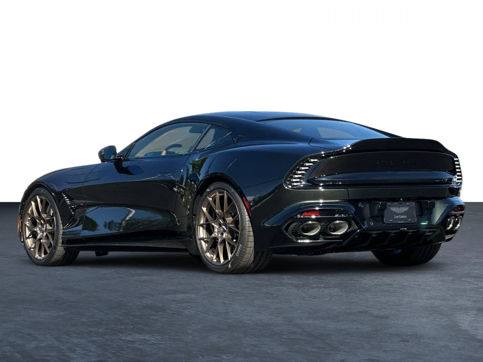 mph001_2539376843_New_2025_Aston_Martin_Vanquish_V12_1758724472_3c8b2bd7fd