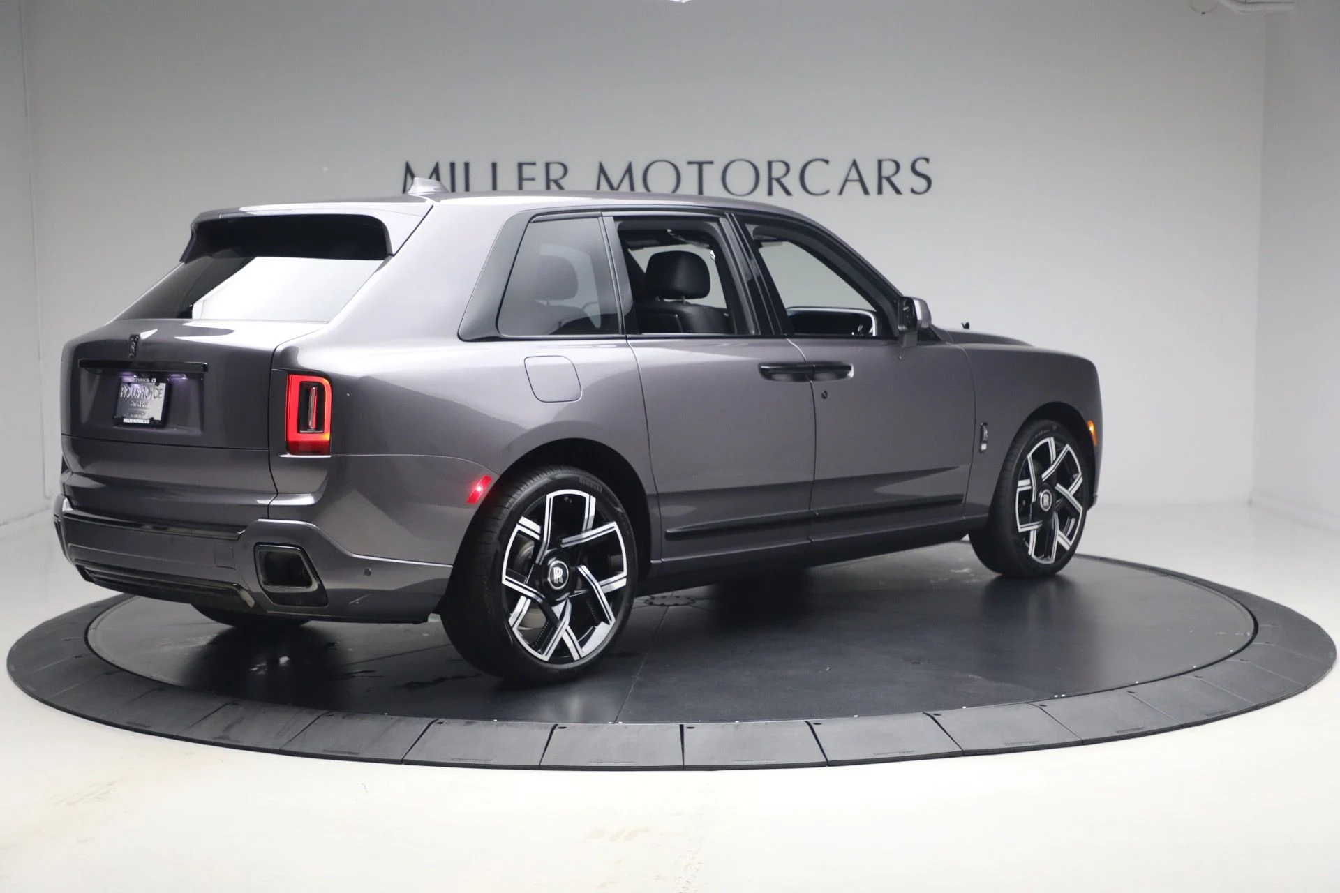 mph001_2543648883_New_2027_Rolls_Royce_Black_Badge_Cullinan_48a4a7a257