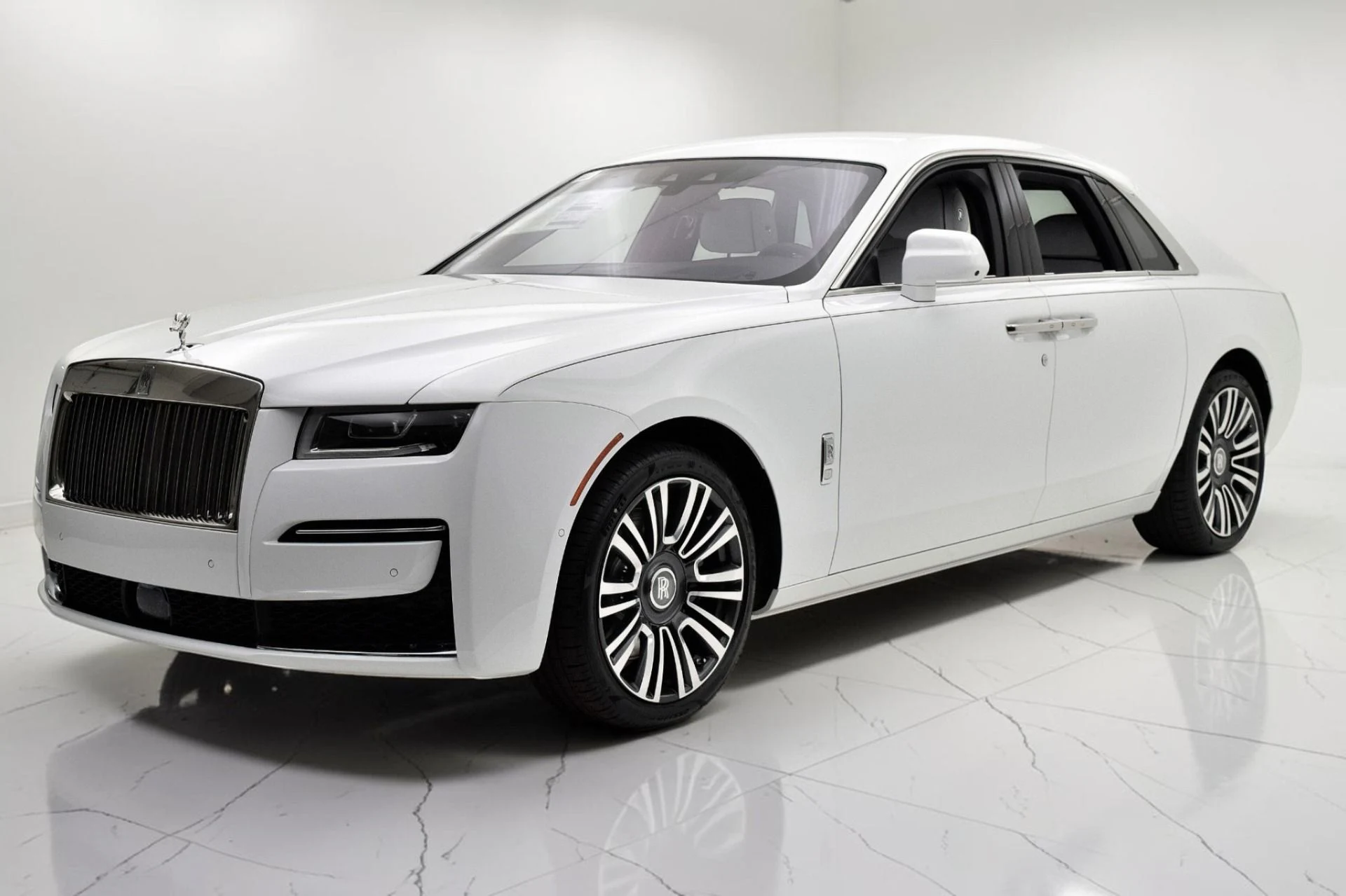 mph001_2546571716_Used_2021_Rolls_Royce_Ghost_077b8de499
