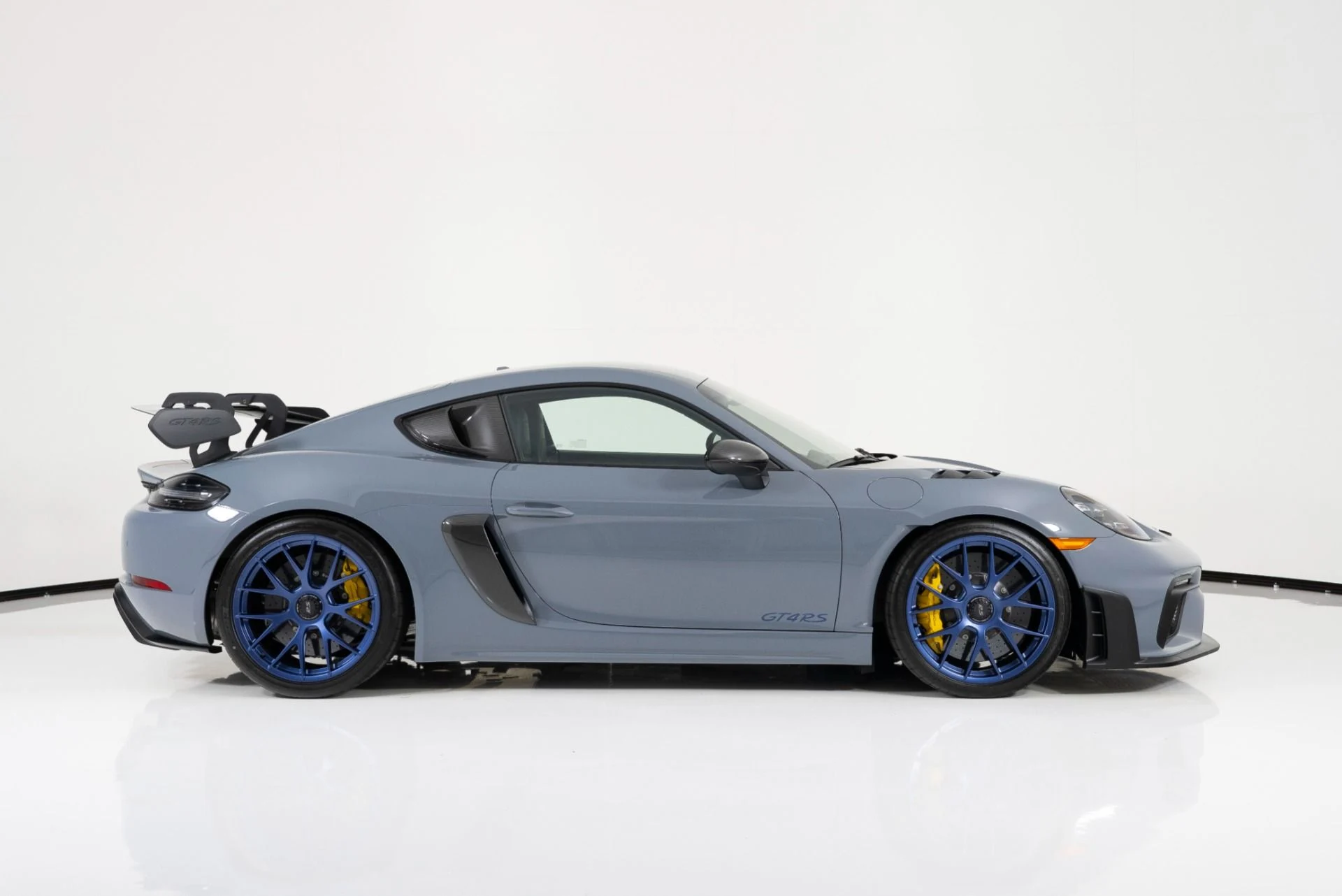 mph001_2549817637_Used_2024_Porsche_718_Cayman_GT_4_RS_1756417596_de187b3d6a