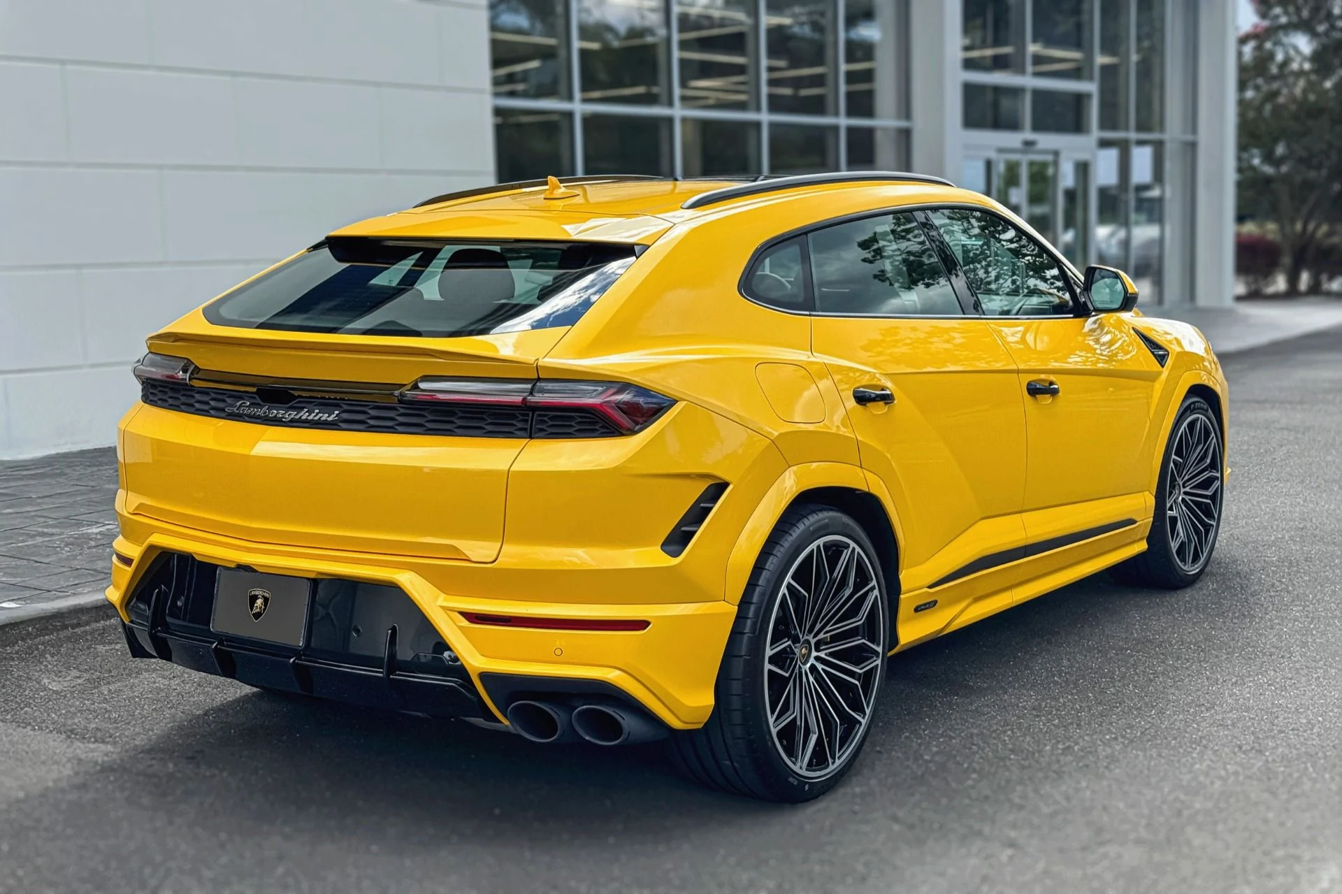 mph001_2554985763_Used_2025_Lamborghini_Urus_SE_1756898793_1eeab68d09
