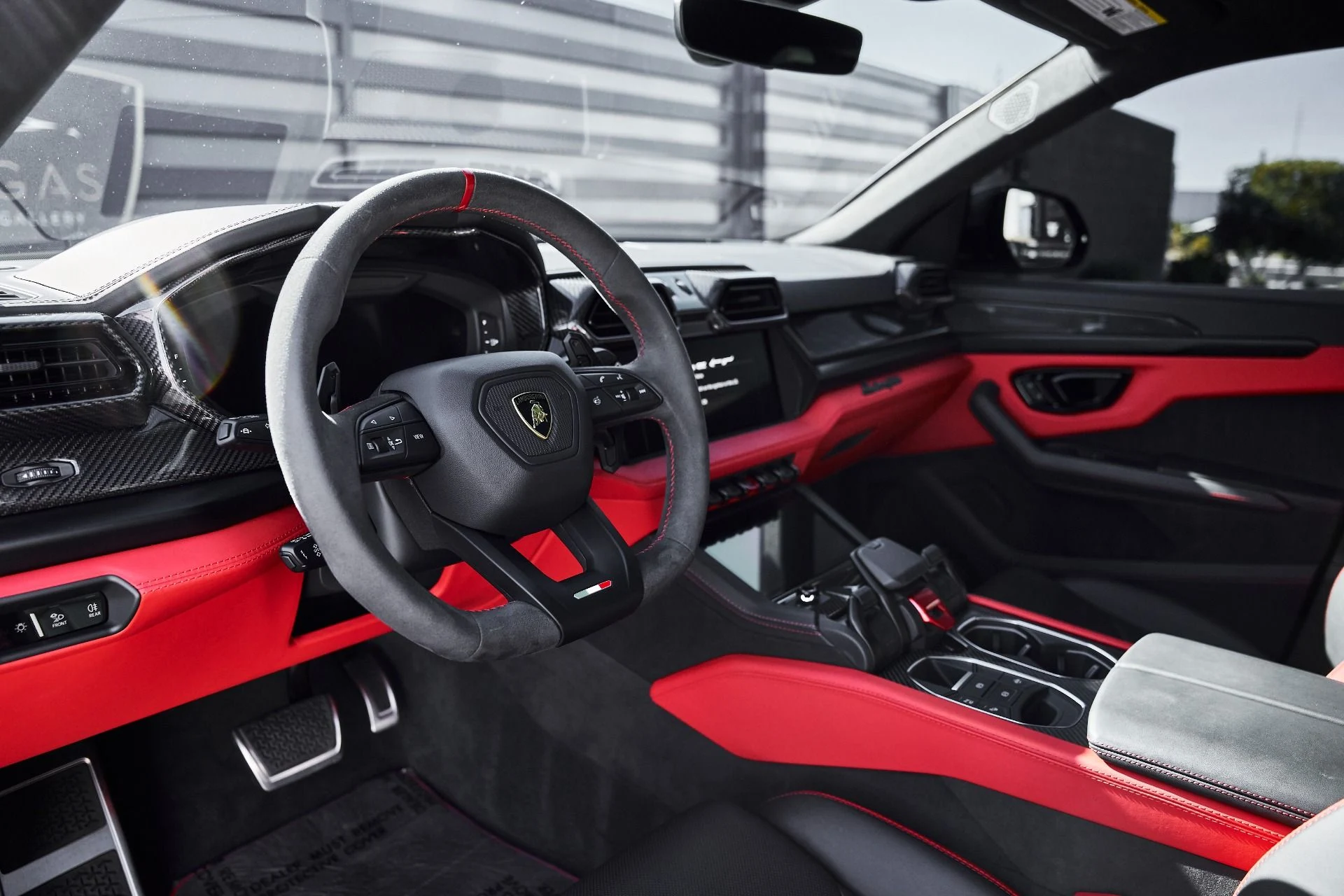 mph001_2556567617_Used_2025_Lamborghini_Urus_SE_1778289179_3ed878704c