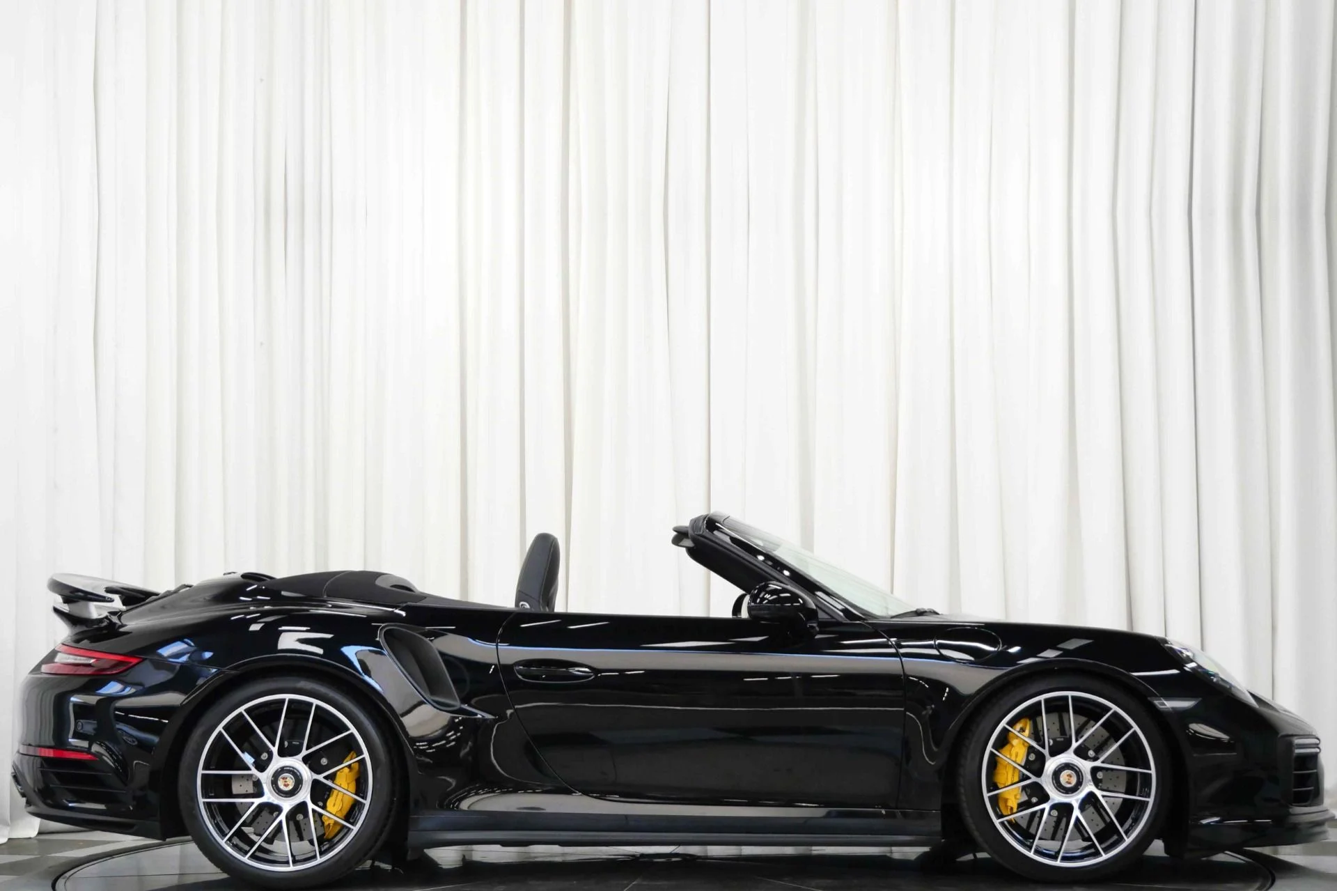 mph001_2560602499_Used_2019_Porsche_911_Turbo_S_Cabriolet_1756135575_1272f67d25