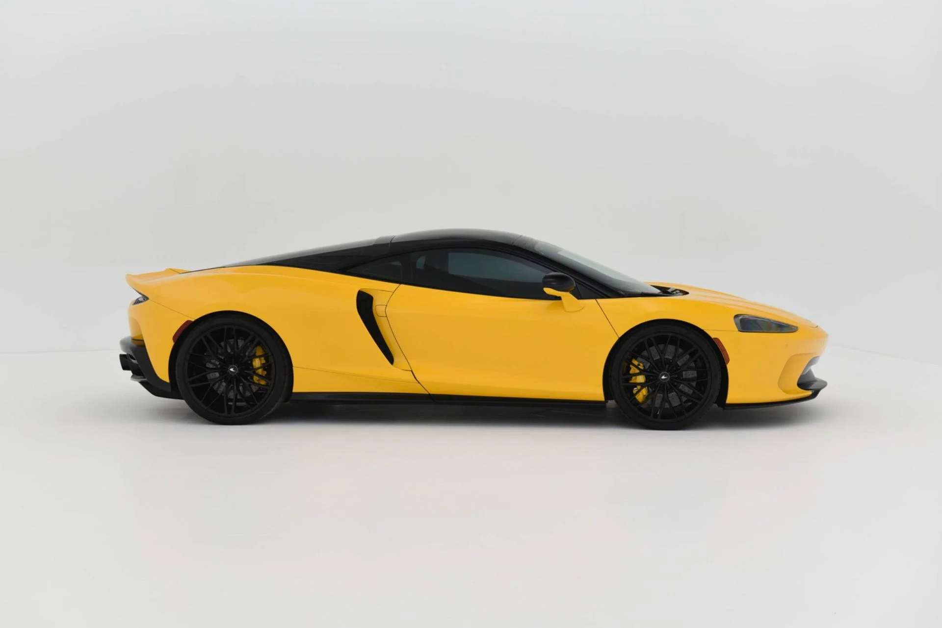 mph001_2562145417_Used_2023_Mc_Laren_GT_1774627641_03b5bf9e05