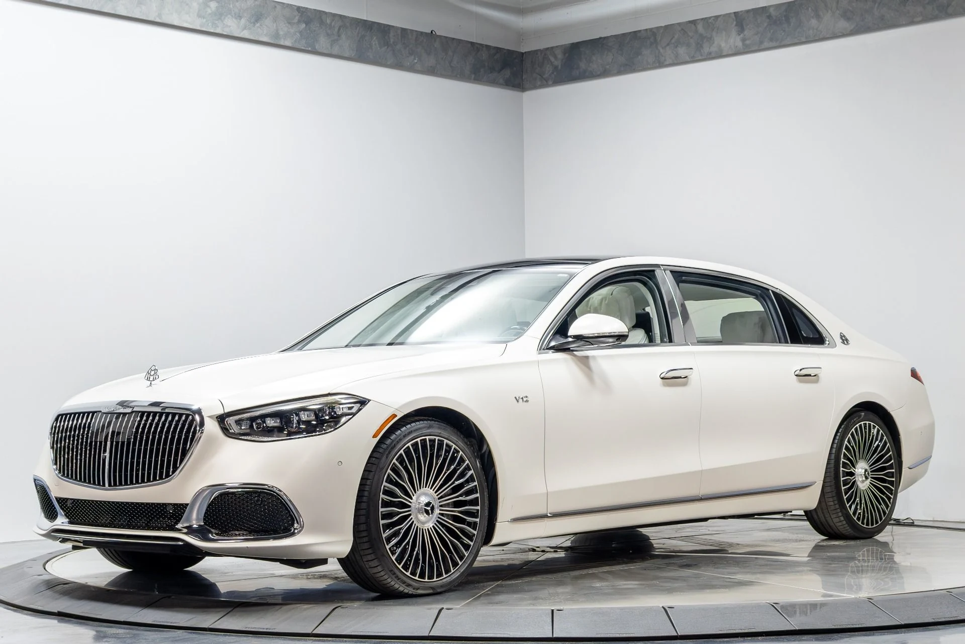 mph001_2564650940_Used_2023_Mercedes_Benz_S_Class_Maybach_S_680_4_MATIC_1776091329_cd82124363