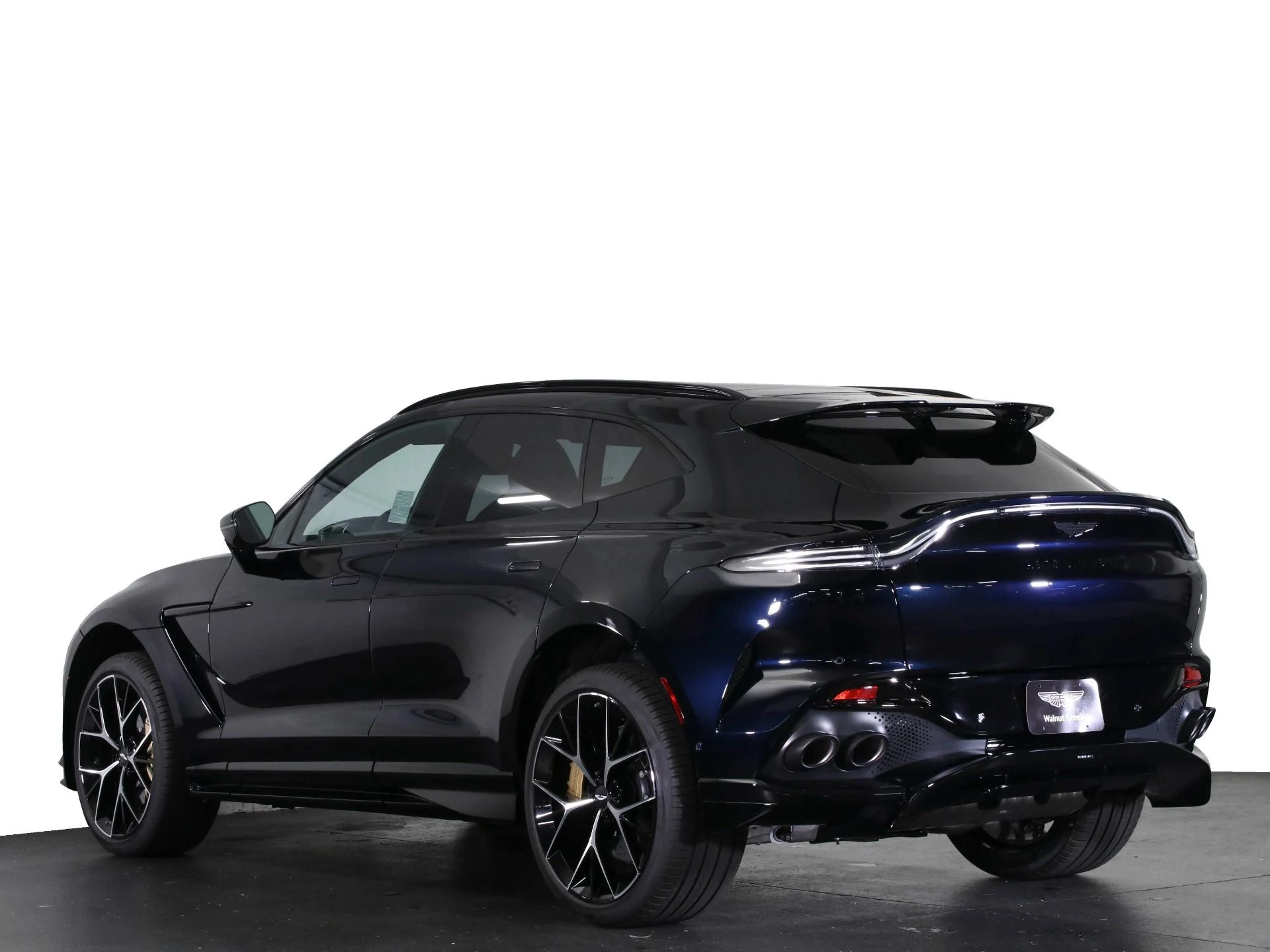 mph001_25702245_New_2025_Aston_Martin_DBX_707_1768455345_17714398ae