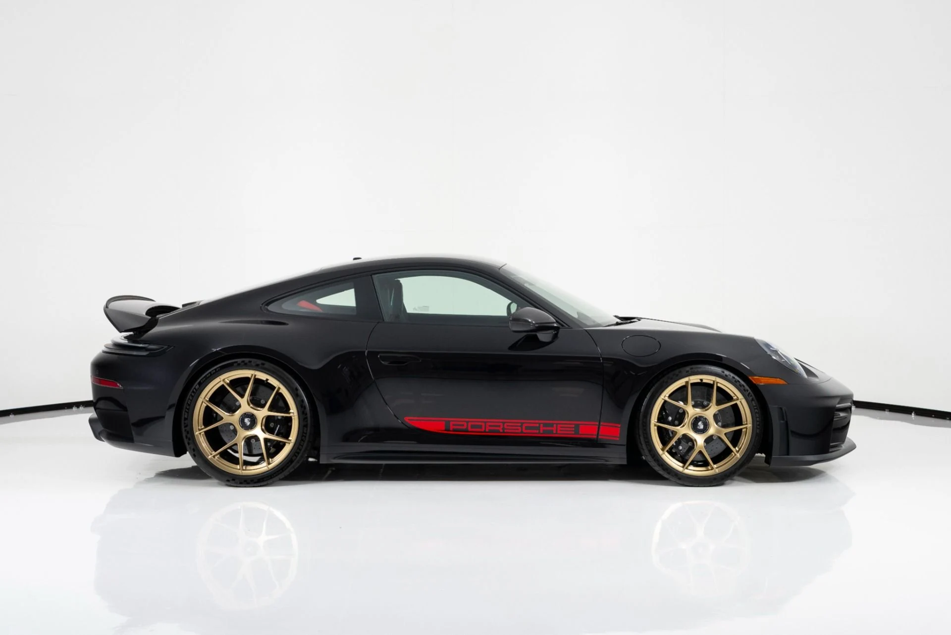 mph001_2592332112_Used_2025_Porsche_911_GT_3_Touring_1756254223_8f410f8a8b