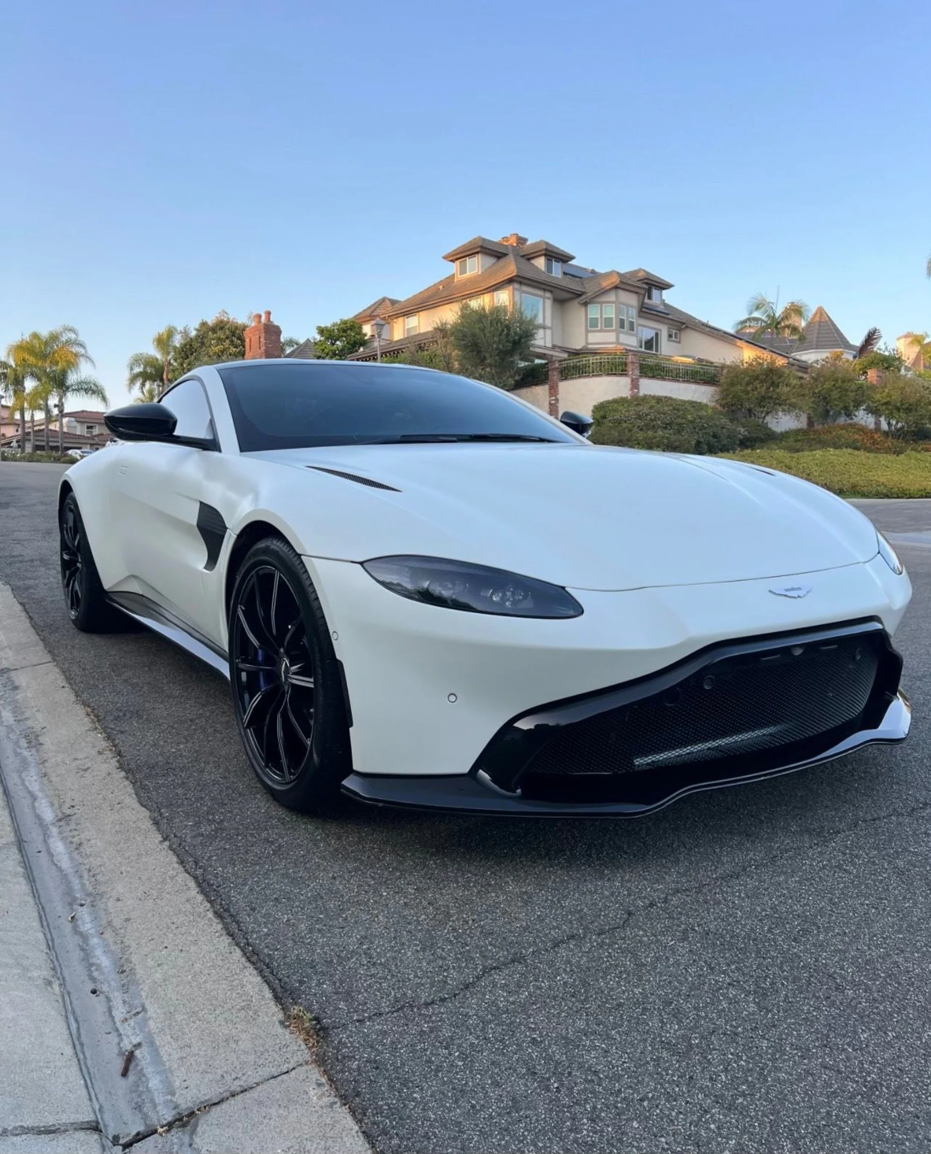 mph001_2595693741_Used_2021_Aston_Martin_Vantage_1753290751_44eed7e336