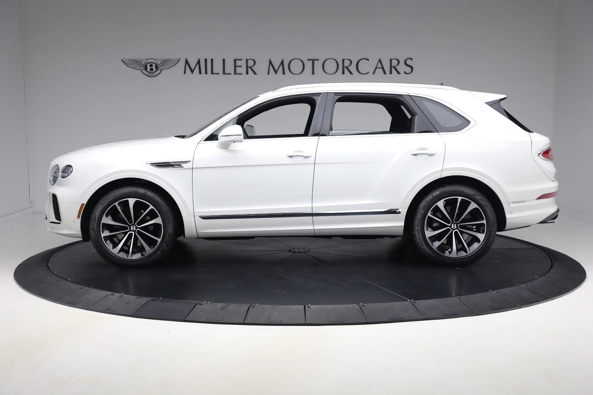 mph001_2596378261_New_2025_Bentley_Bentayga_V8_85a0c88225