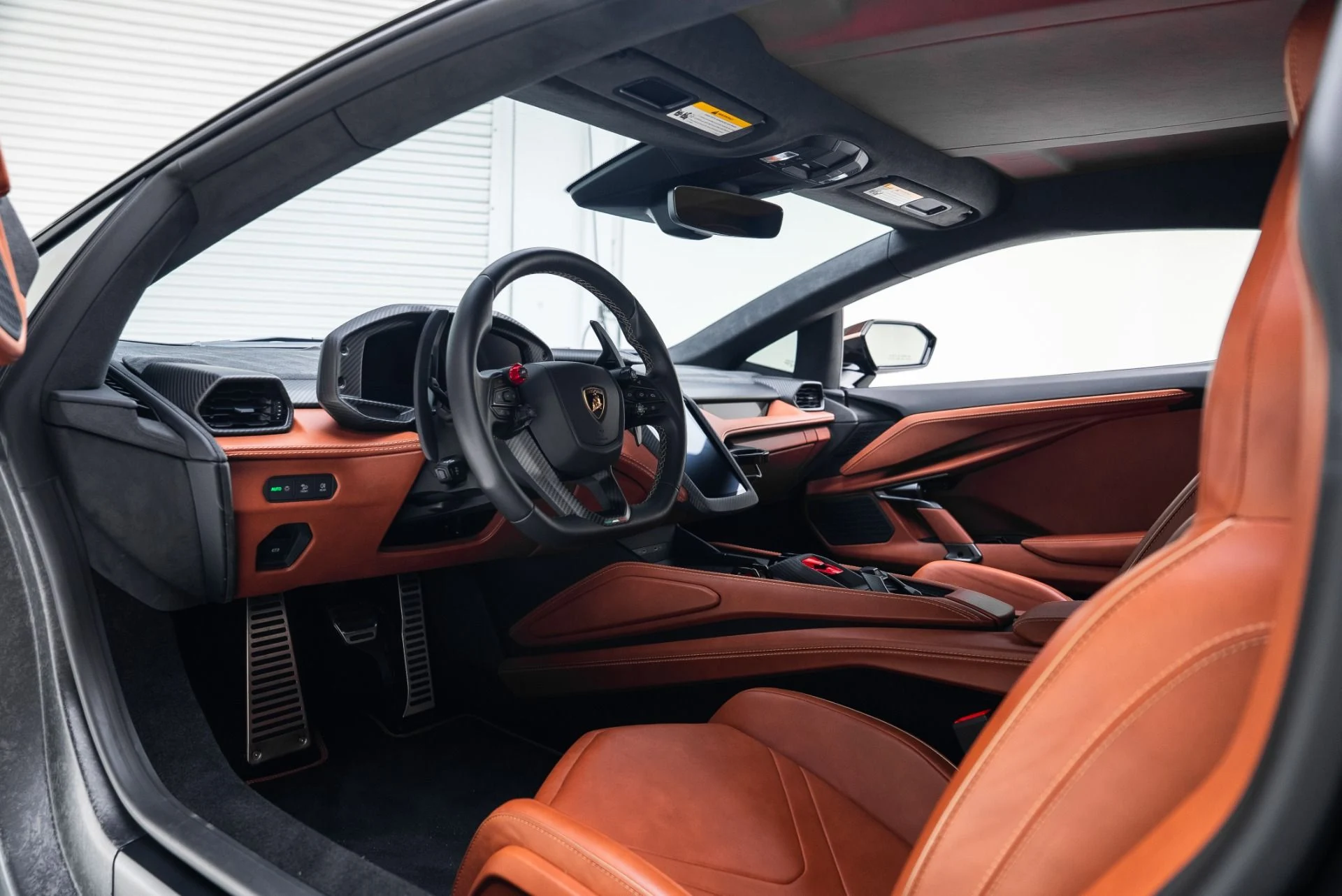 mph001_2597075653_Used_2025_Lamborghini_Revuelto_1764978573_b735ddf8b3