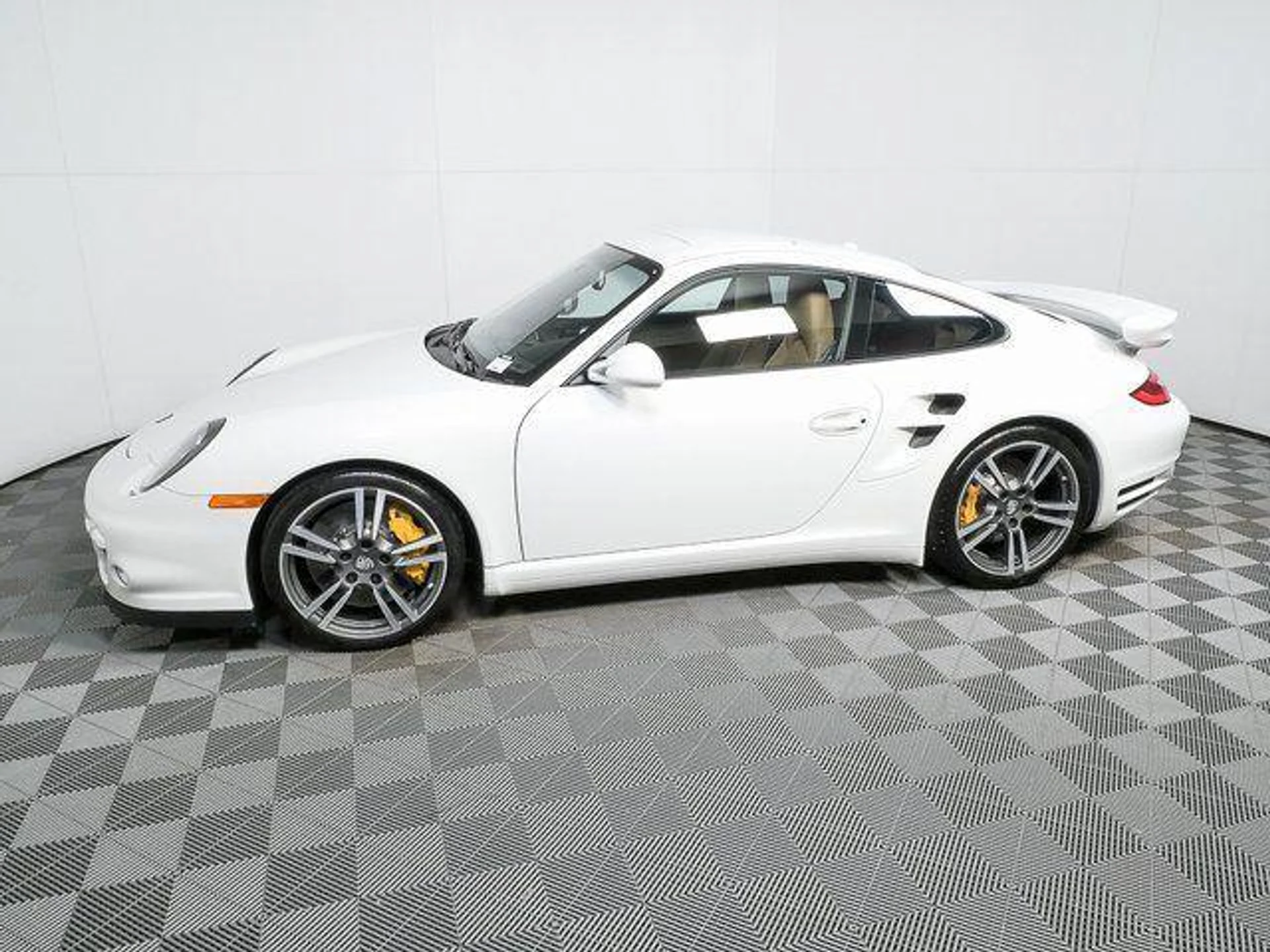 mph001_2601126182_m_Zt_Jj_Yx_GMC_FF_5z_Pce_Rm_Rgg_bl_Y_28318e64b3