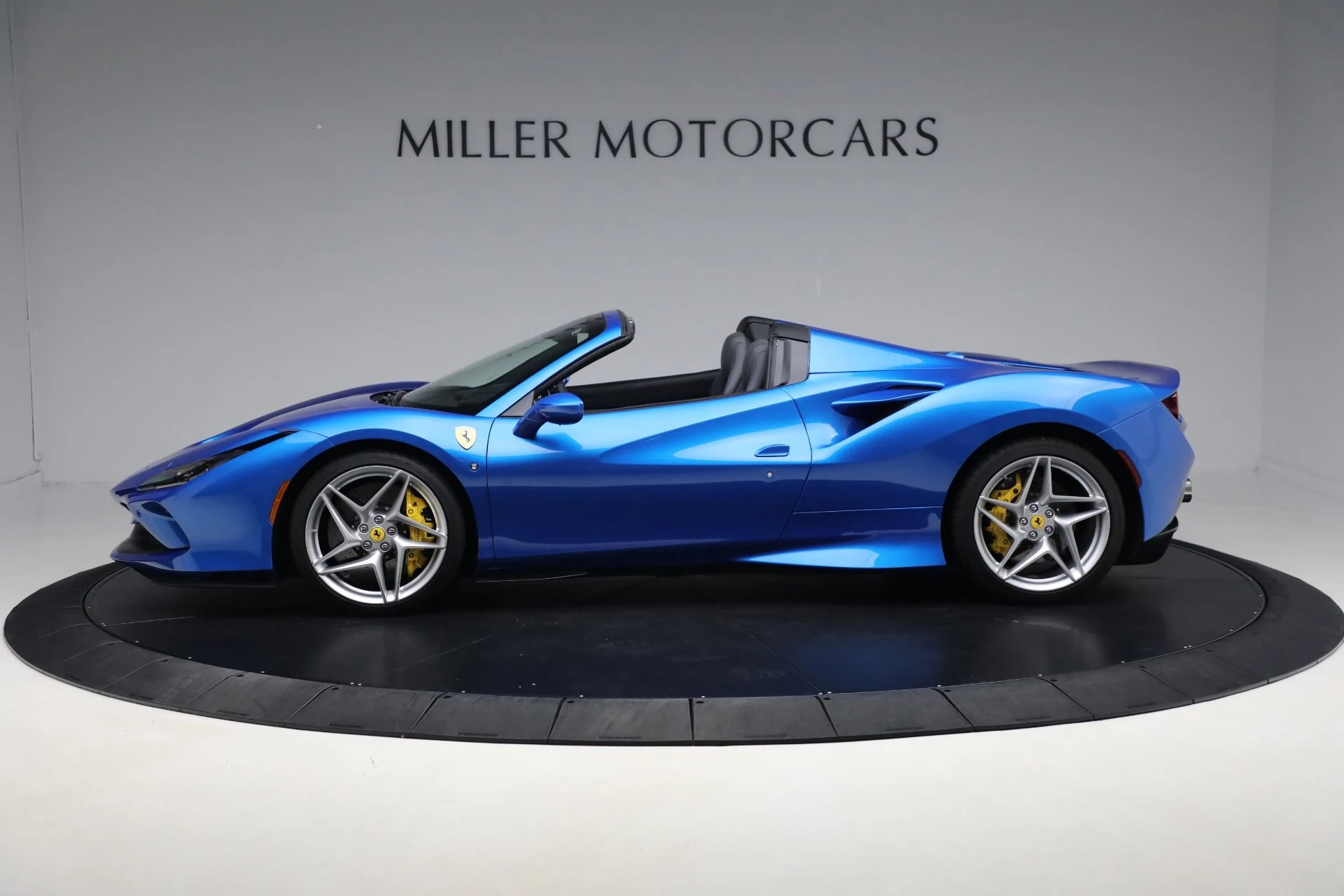 mph001_2602292323_Used_2023_Ferrari_F8_Spider_0636746ace