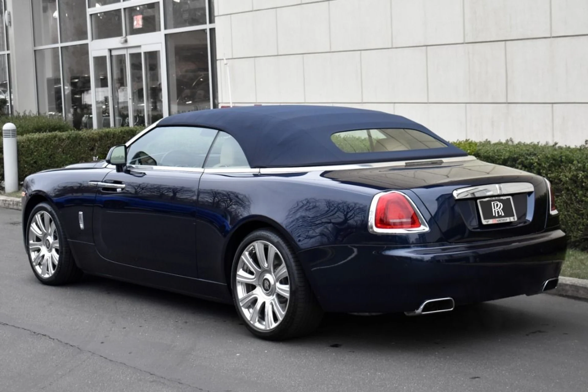 mph001_2603628611_Used_2019_Rolls_Royce_Dawn_1793138186_8895eed986