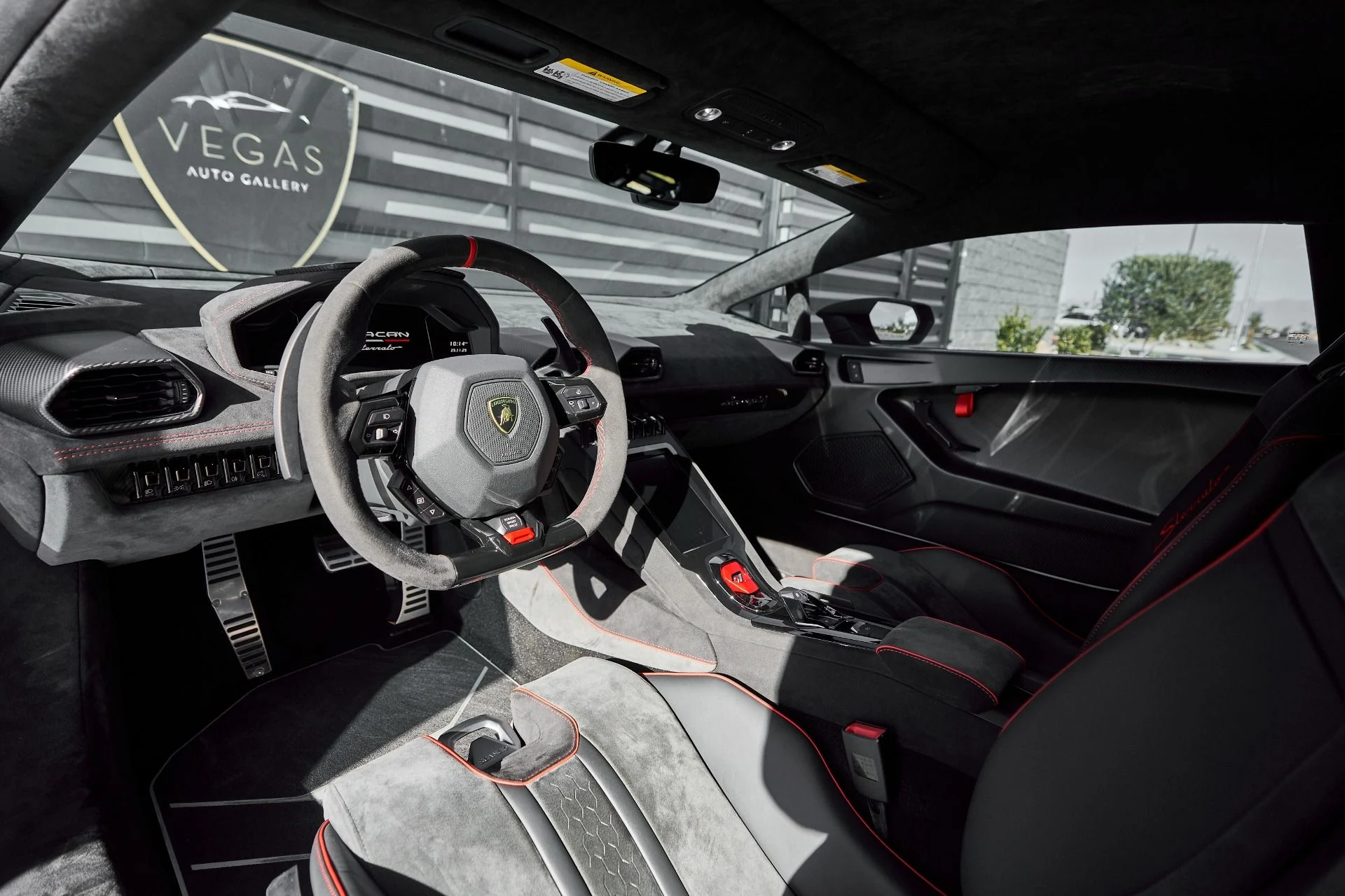 mph001_260805326_Used_2023_Lamborghini_Huracan_Base_1764123415_761cd4c8cf