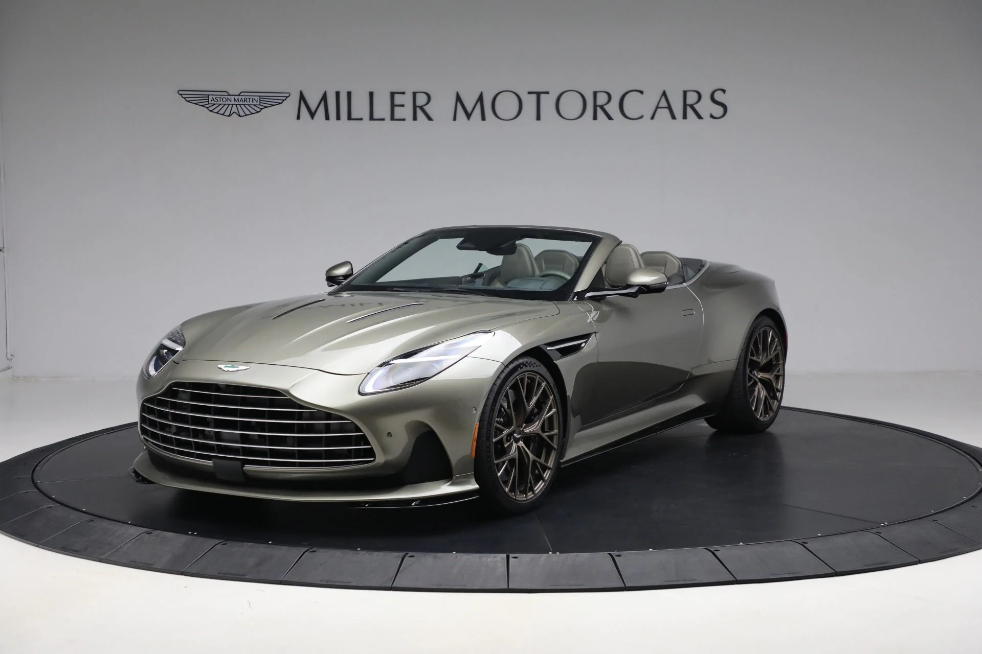mph001_2608443180_New_2024_Aston_Martin_DB_12_Volante_2546f79def