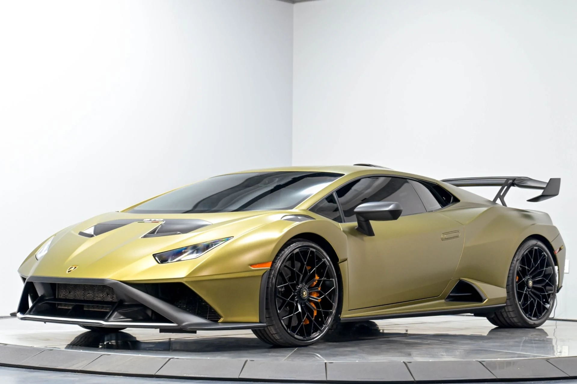 mph001_2610377473_Used_2023_Lamborghini_Huracan_STO_1782768497_5e50fdeb71