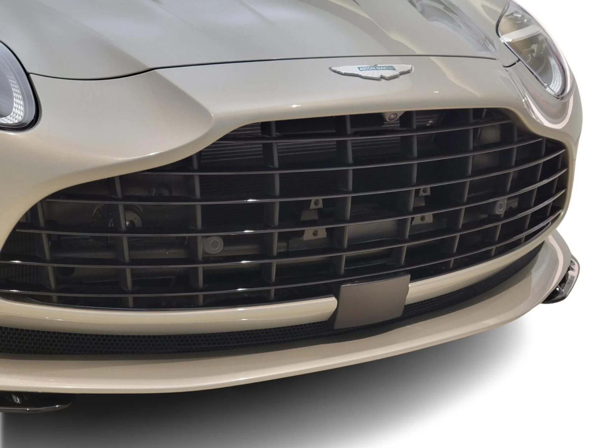mph001_2619411231_Used_2024_Aston_Martin_DB_12_1734001251_625cf0d5c7