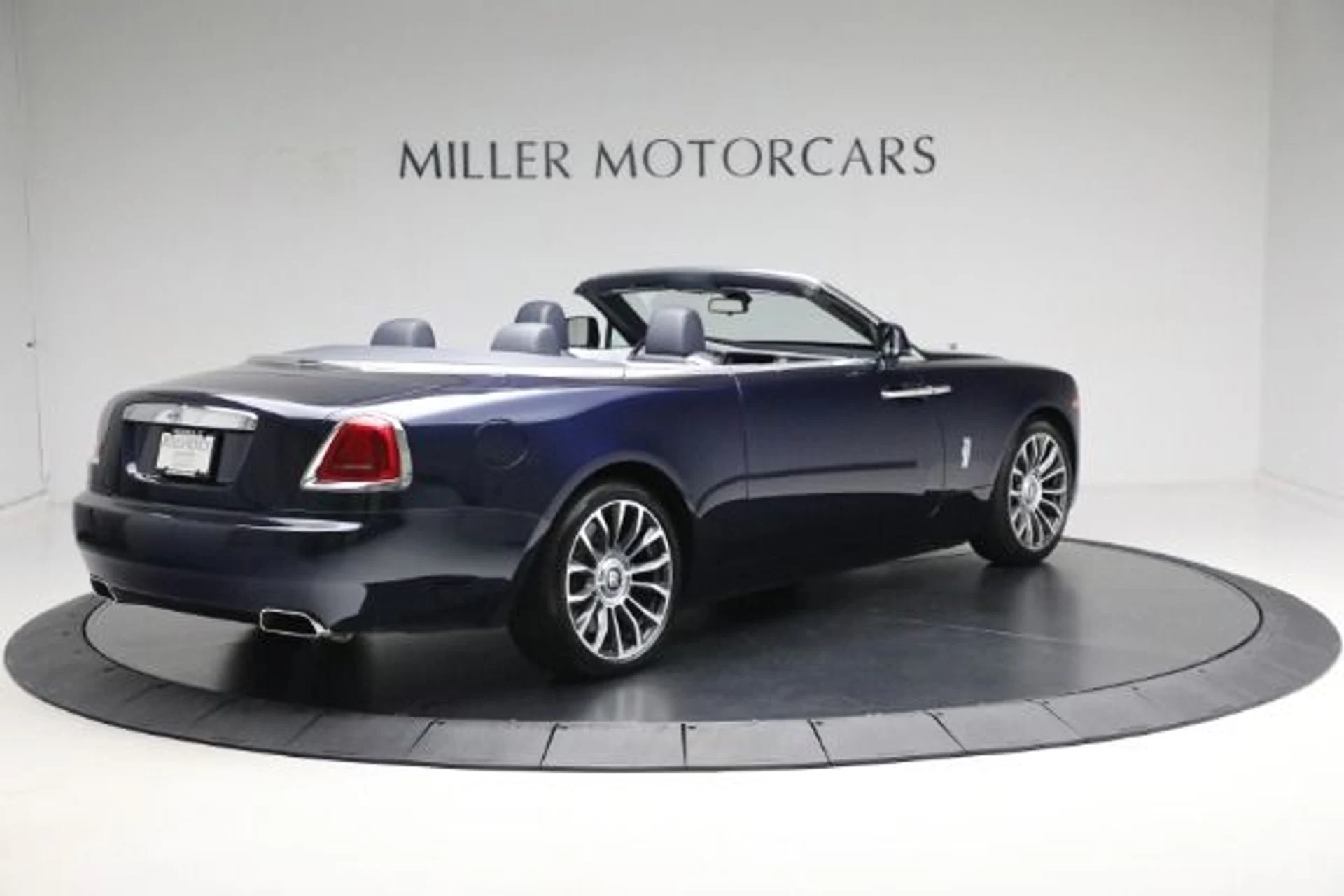 mph001_2620696009_Used_2018_Rolls_Royce_Dawn_2b73f2ccd4