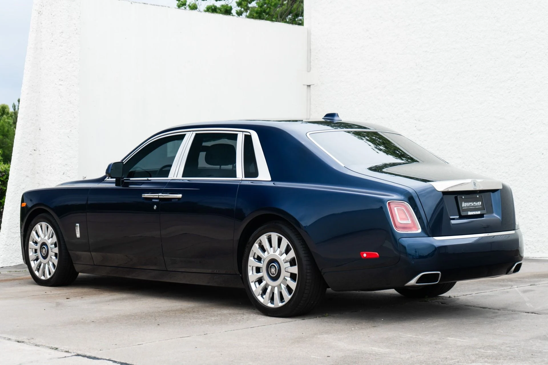 mph001_2622155484_Used_2022_Rolls_Royce_Phantom_1778012056_482e075741