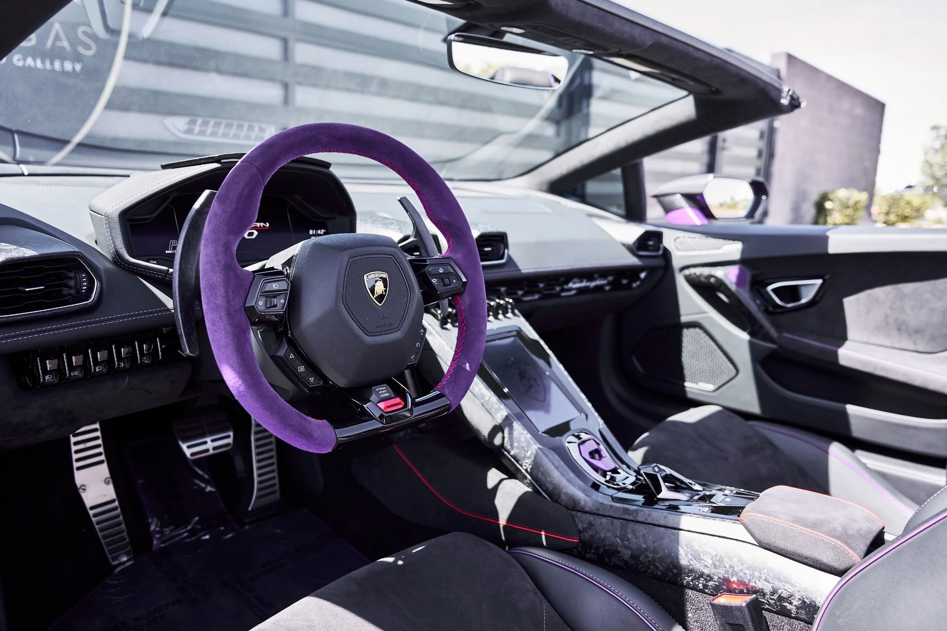 mph001_2624670385_Used_2024_Lamborghini_Huracan_EVO_Base_1776733827_42c84252b8